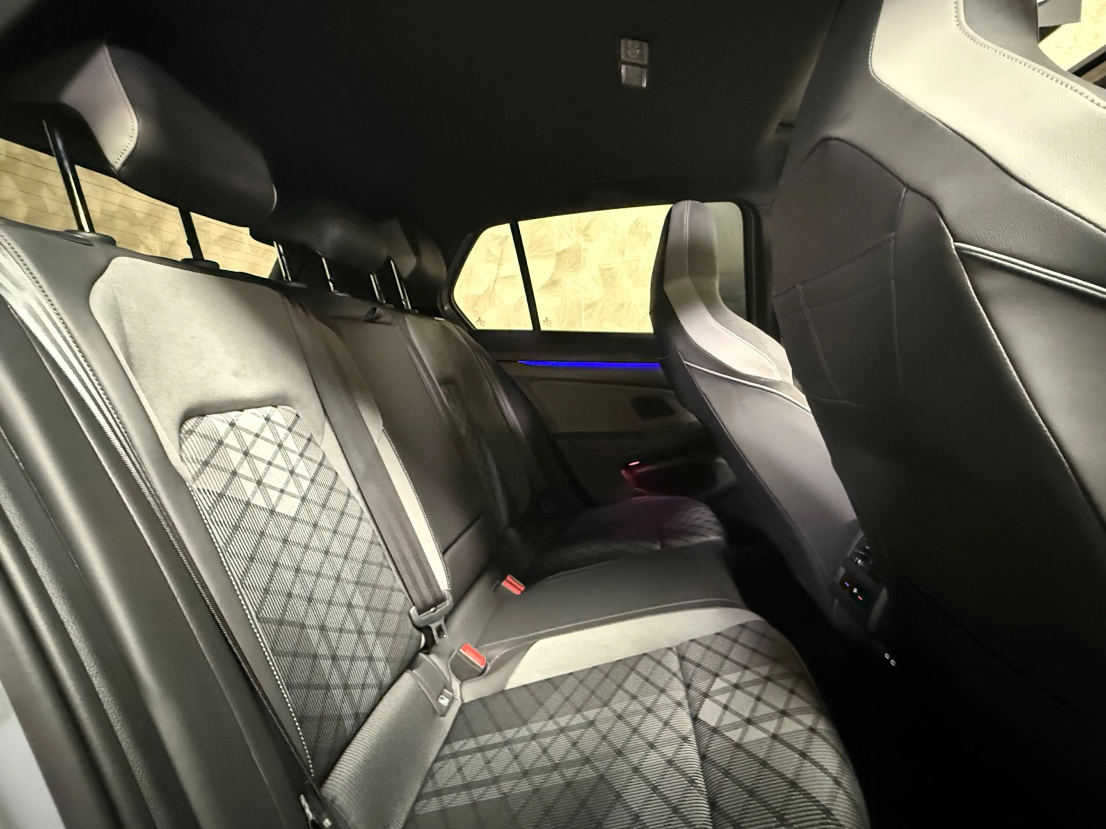 Volkswagen Golf 1.5 eTSI R-Line Edition | Pano | Keyless | Carplay — photo 13