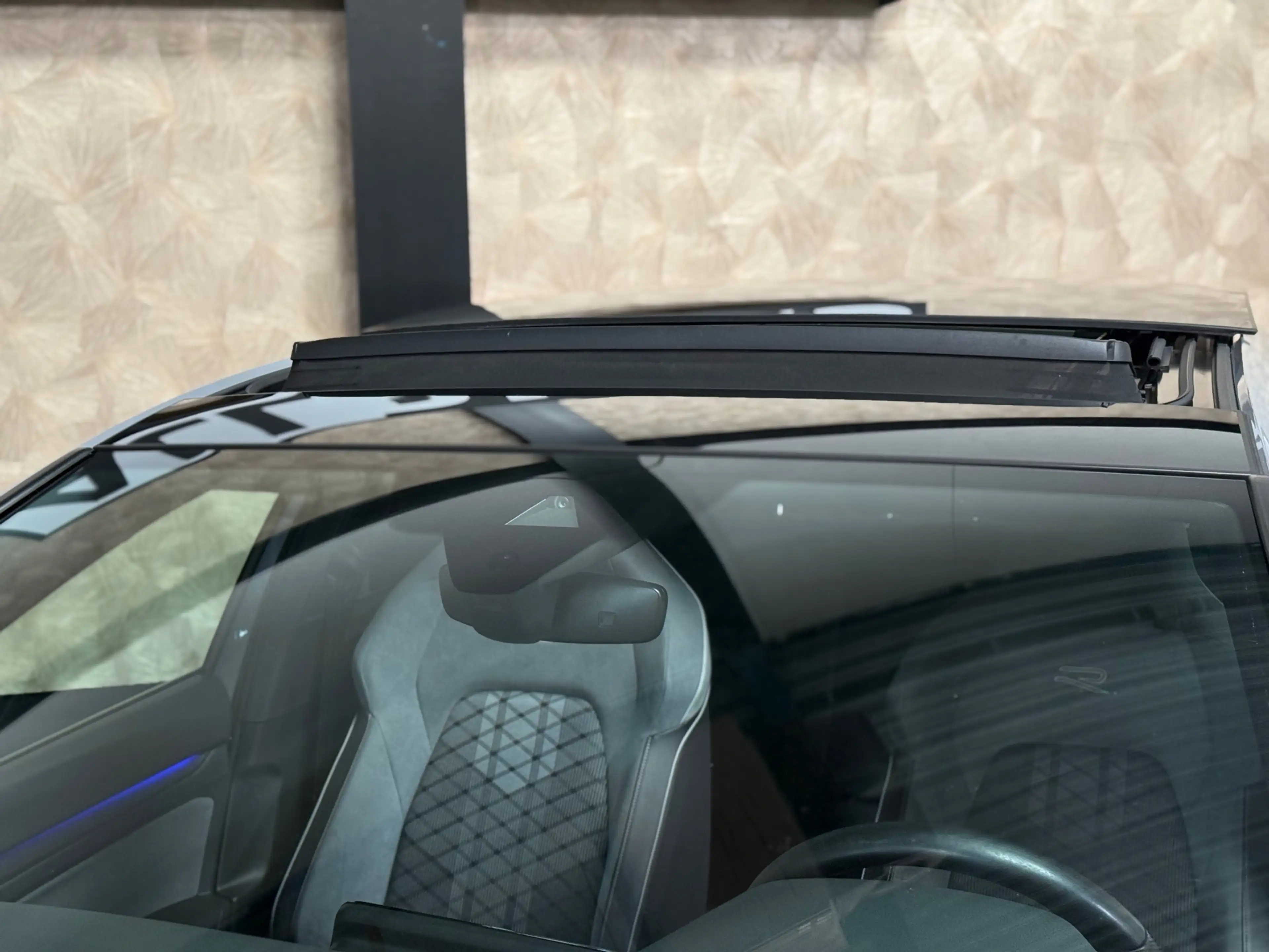 Volkswagen Golf 1.5 eTSI R-Line Edition | Pano | Keyless | Carplay — photo 4
