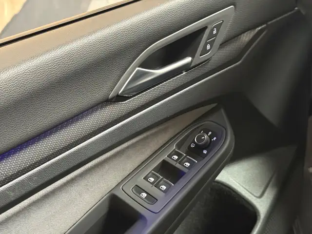 Volkswagen Golf view 16