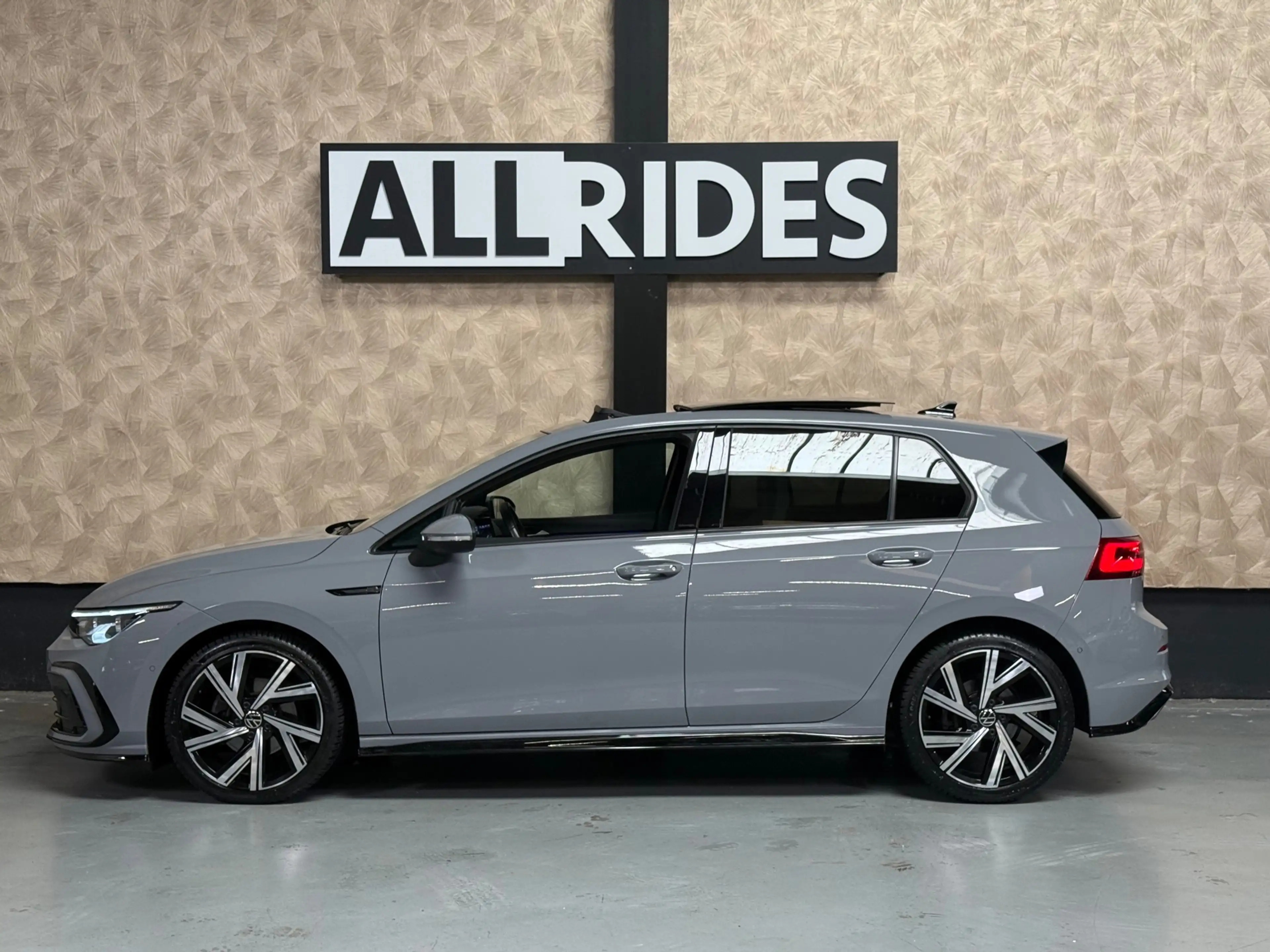 Volkswagen Golf 1.5 eTSI R-Line Edition | Pano | Keyless | Carplay — photo 7