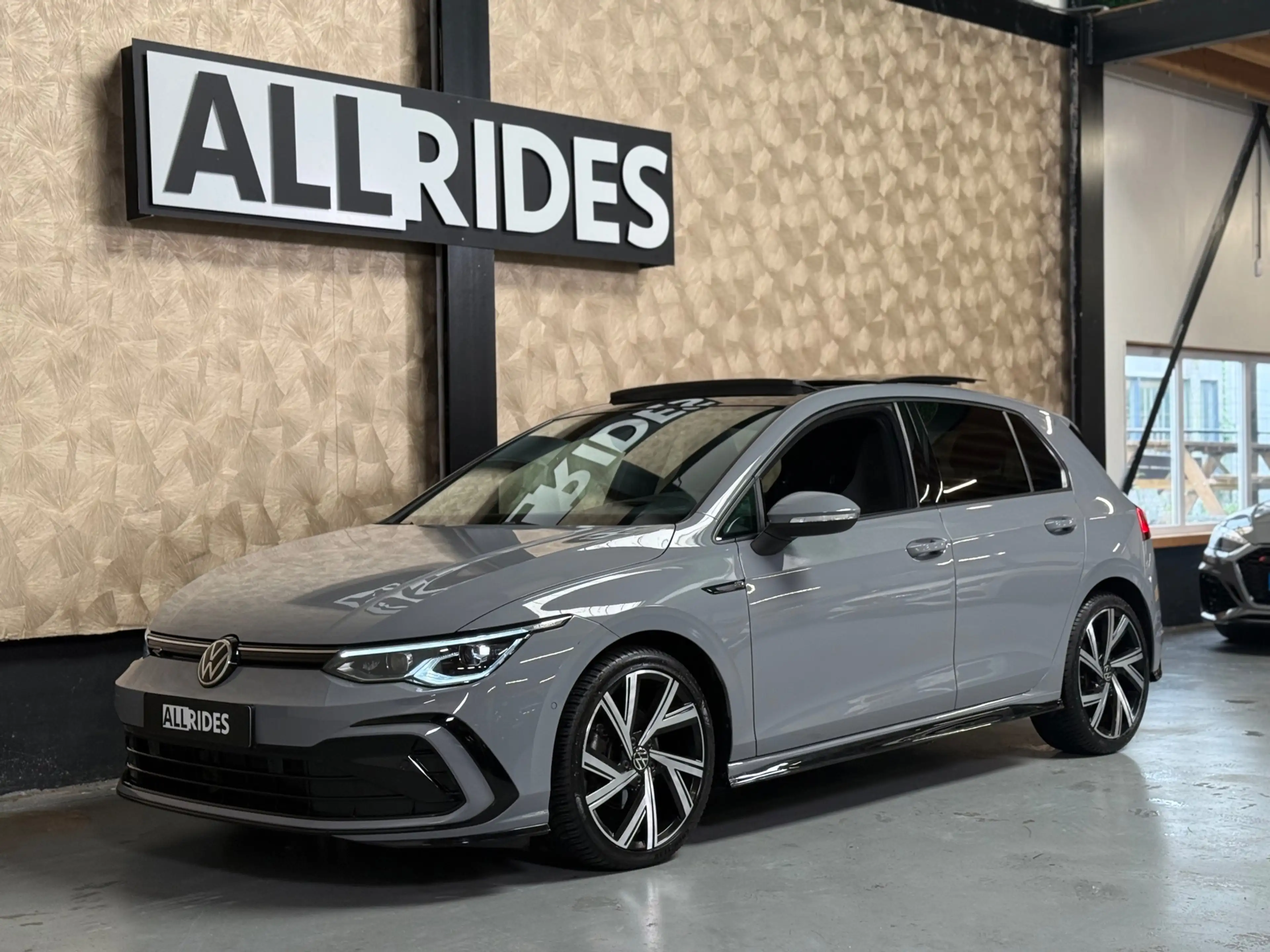 Volkswagen Golf 1.5 eTSI R-Line Edition | Pano | Keyless | Carplay — photo 6
