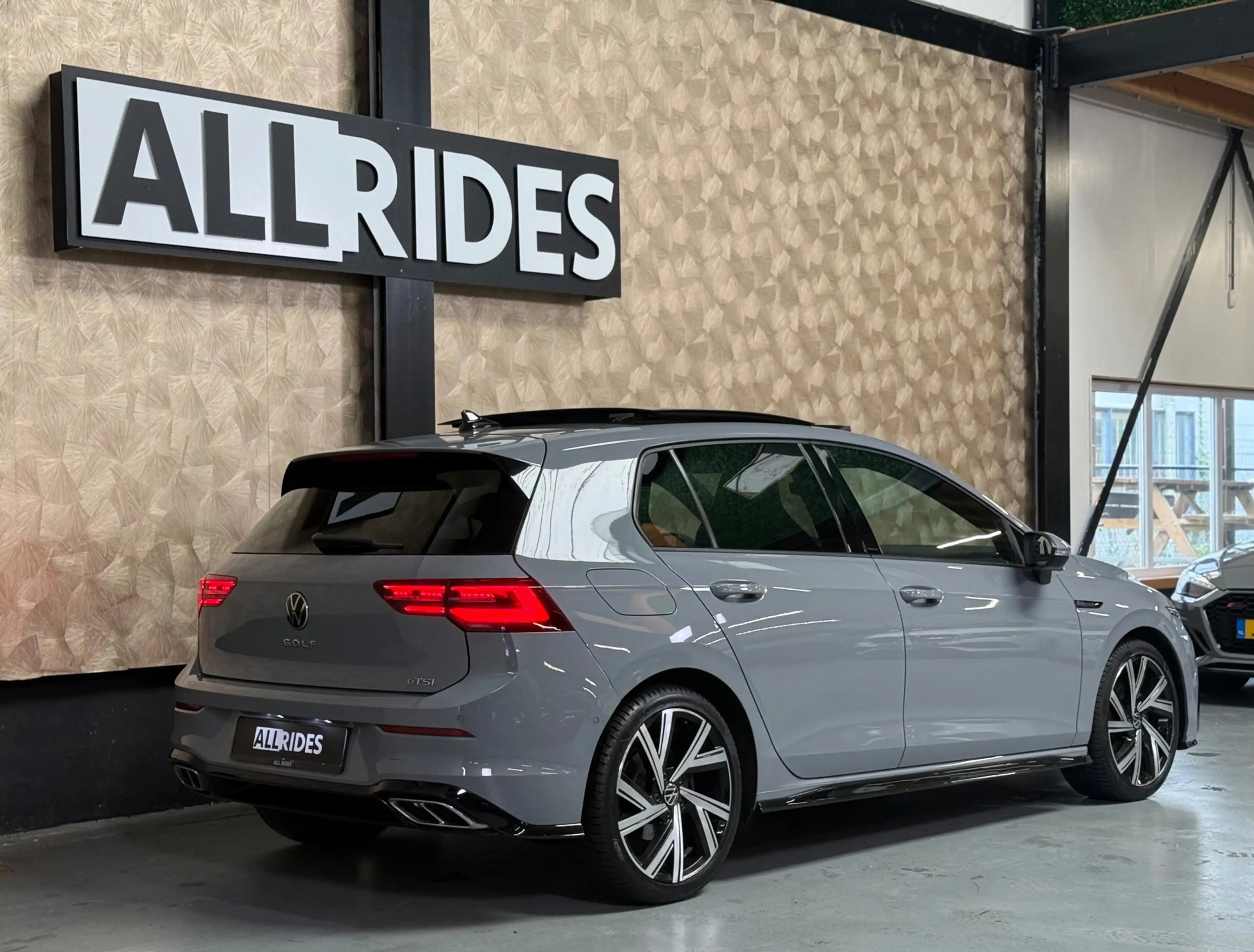 Volkswagen Golf 1.5 eTSI R-Line Edition | Pano | Keyless | Carplay — photo 9