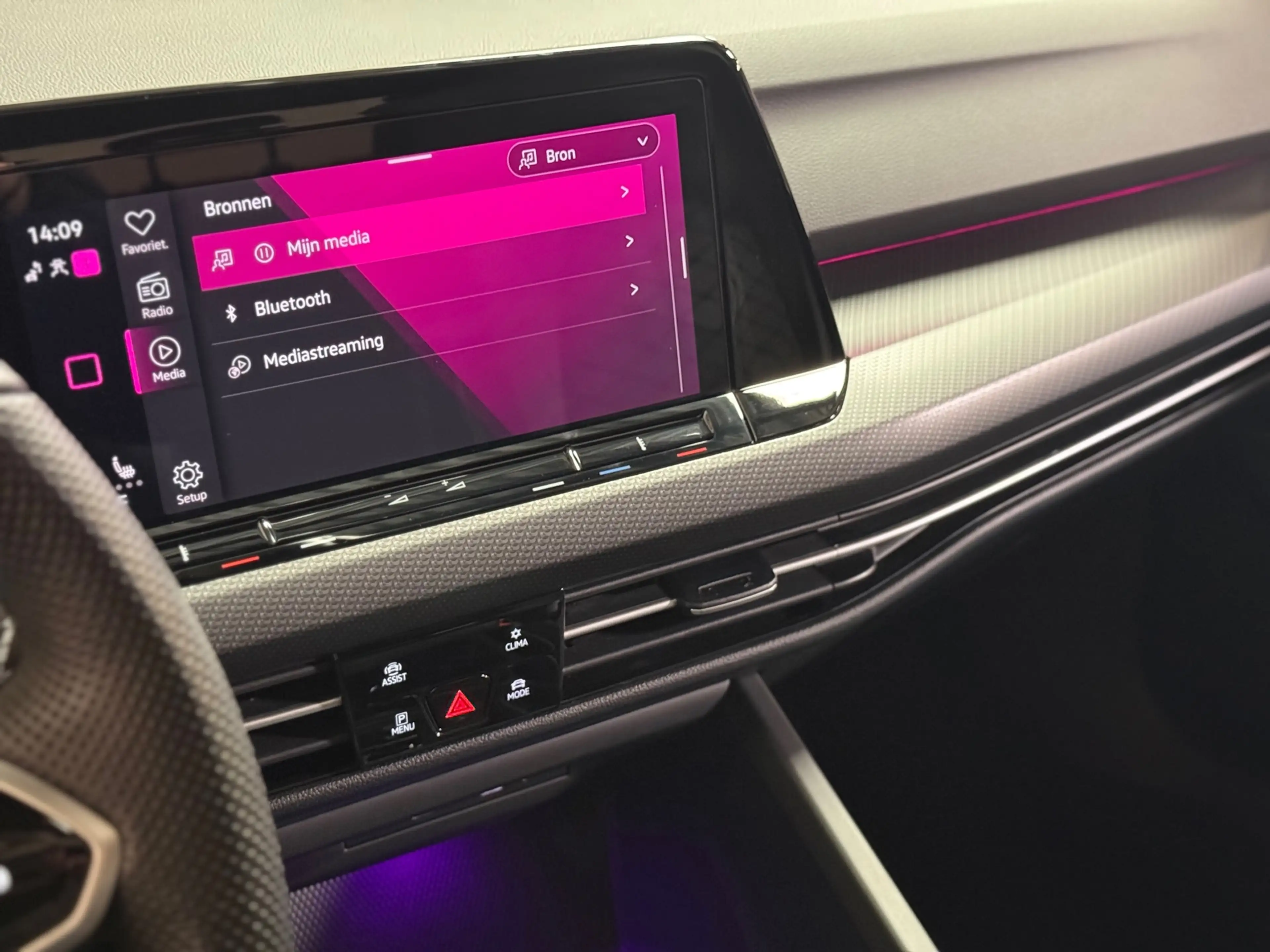 Volkswagen Golf 1.5 eTSI R-Line Edition | Pano | Keyless | Carplay — photo 27