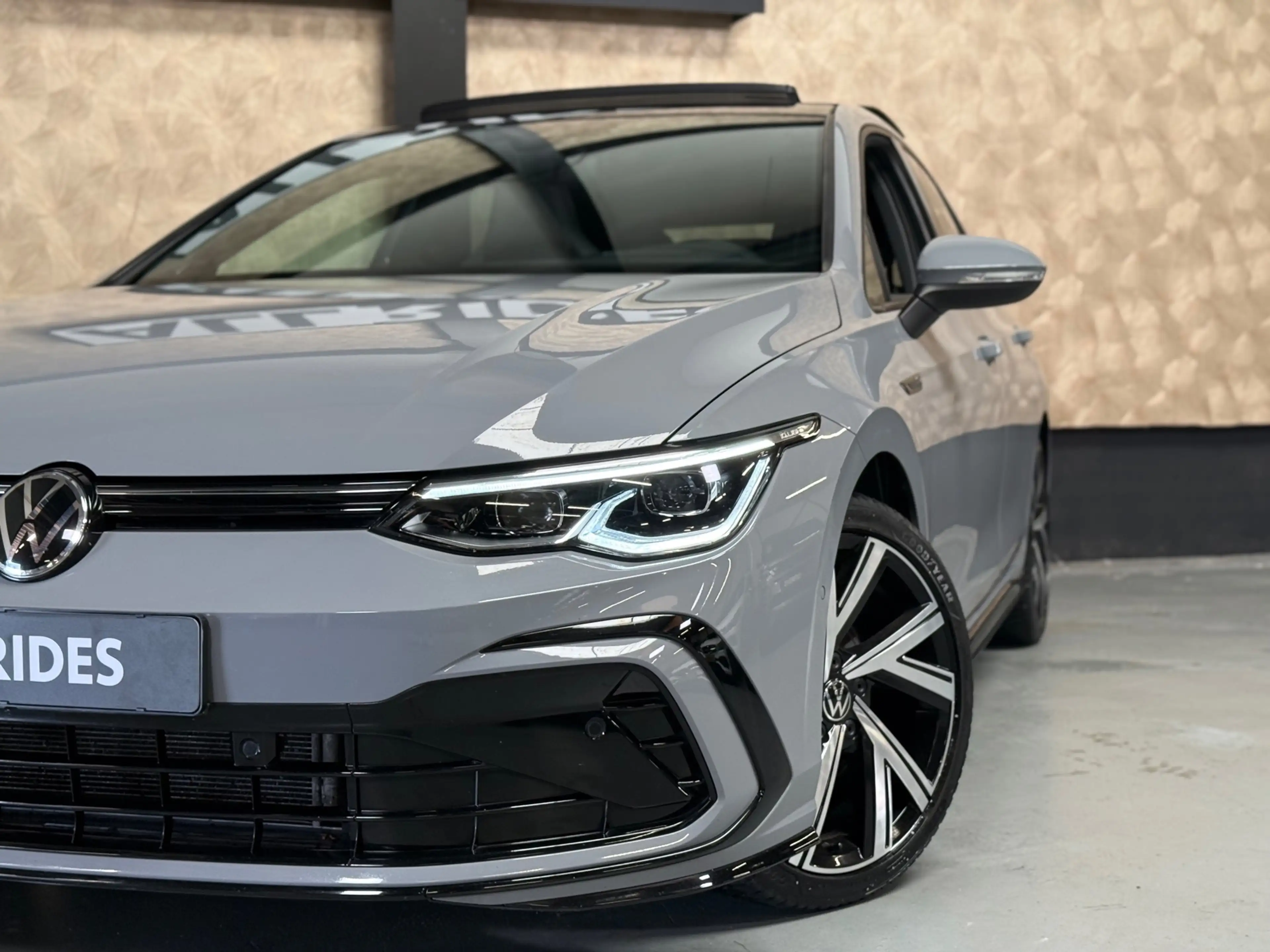 Volkswagen Golf 1.5 eTSI R-Line Edition | Pano | Keyless | Carplay — photo 2