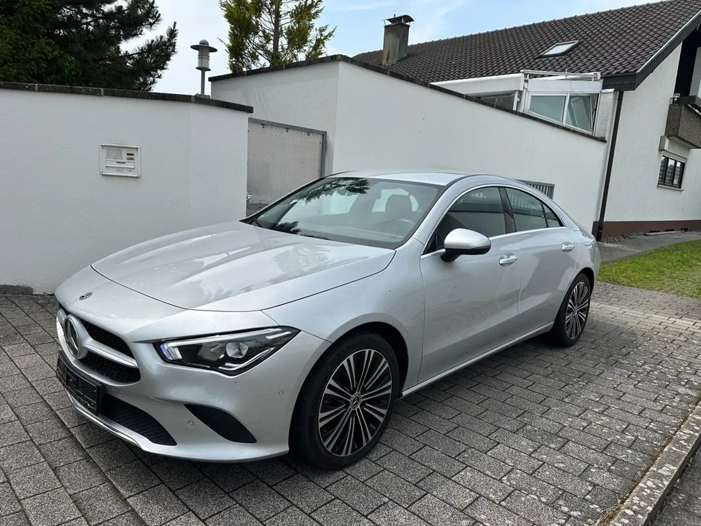 Mercedes-Benz CLA 220 CLA 220 d Coupé Progressive -LED-AUTOMA-NAVI- Gris - 1