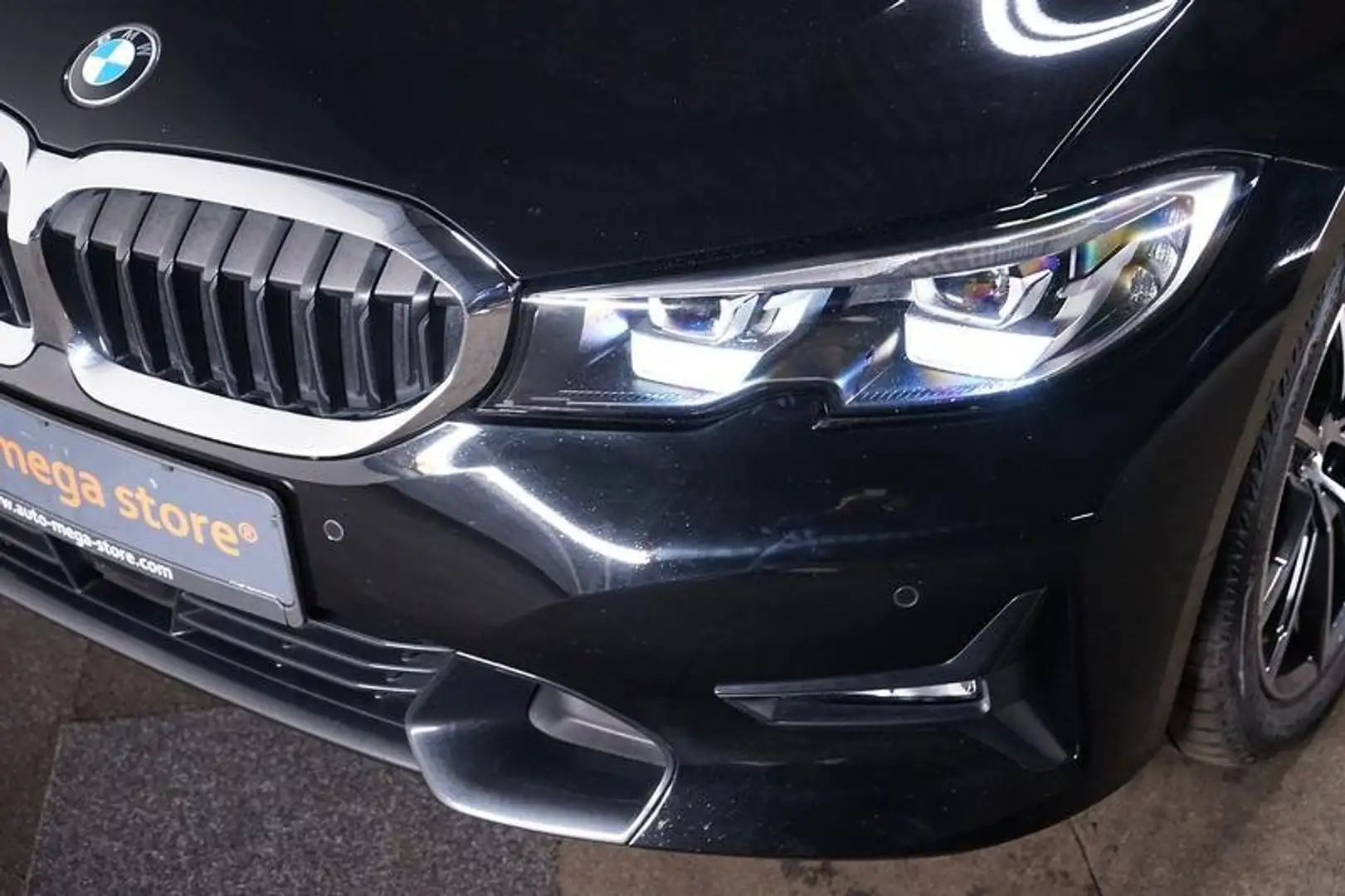 BMW 330 i Touring Sport Line ACC/AUT/Navi/SHZ/Virtual/Hifi Black - 2