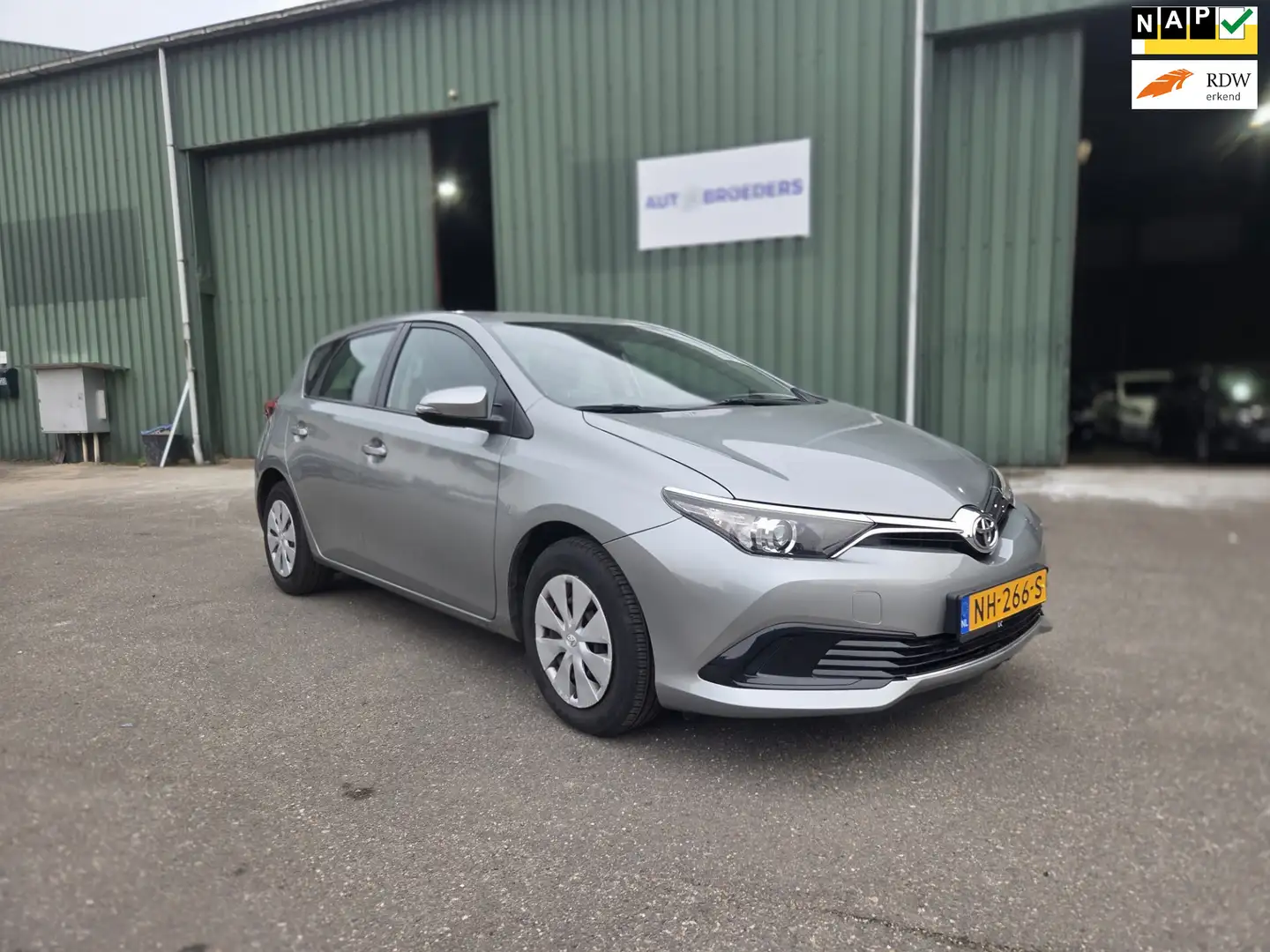 Toyota Auris 1.3 Now- 1E EIGENAAR - LAGE KILOMETERS - AIRCO Grau - 1