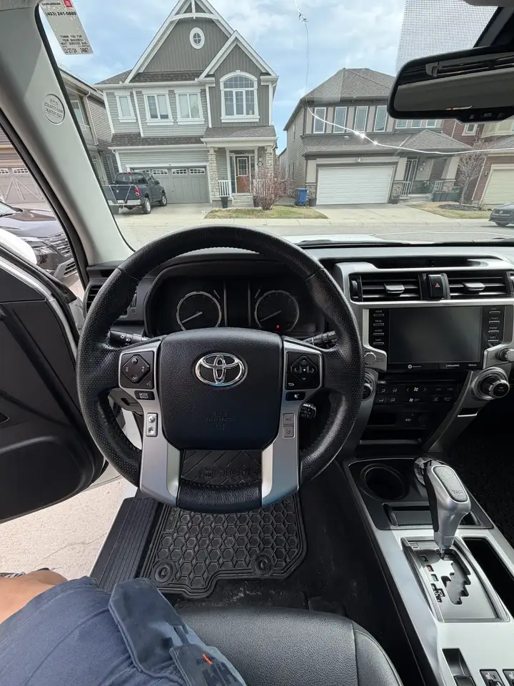 Toyota 4-Runner снимка Toyota 4-Runner