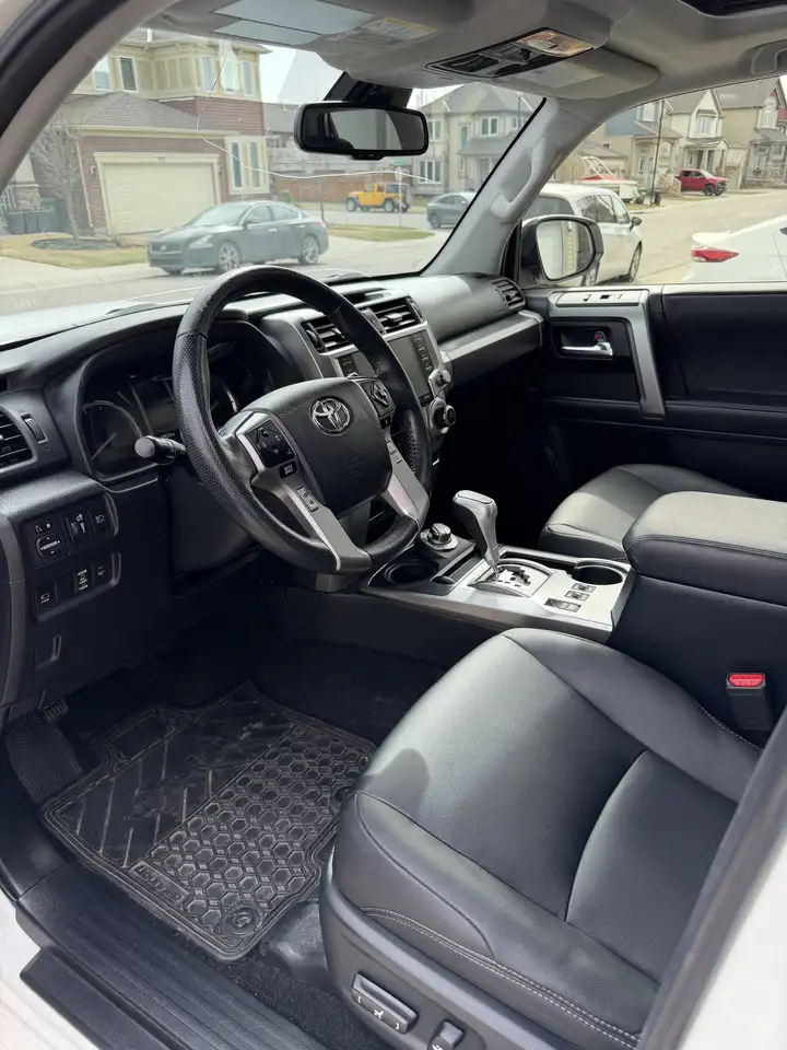 Toyota 4-Runner снимка Toyota 4-Runner