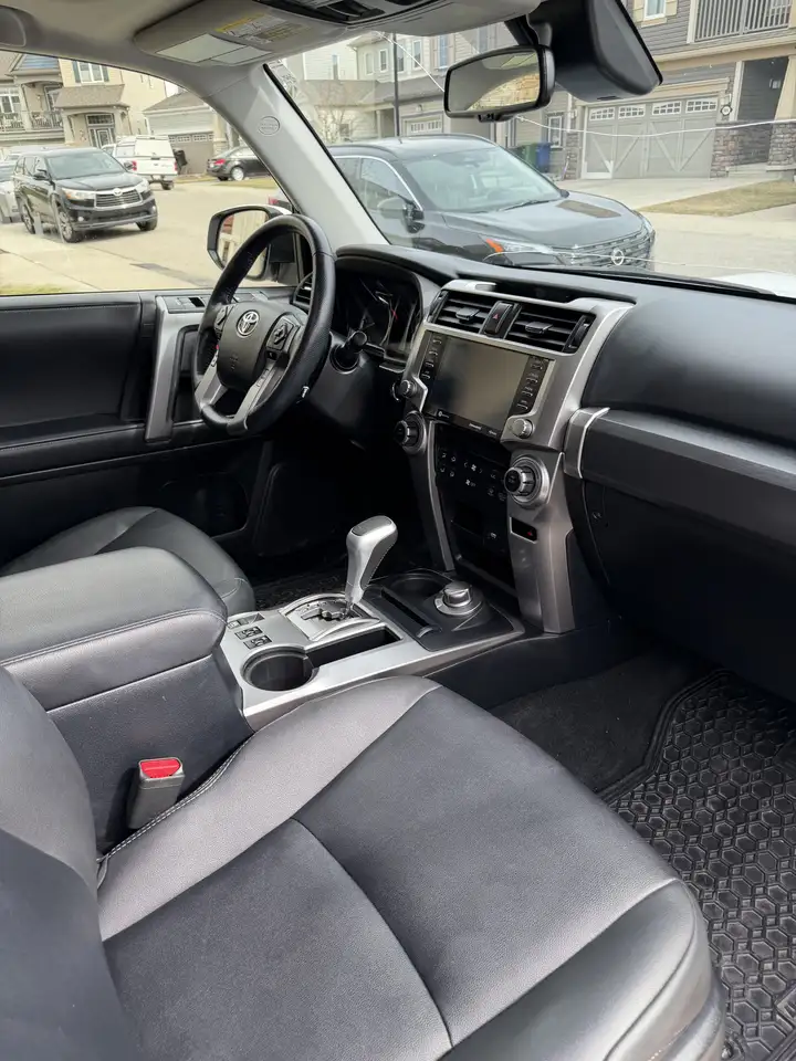 Toyota 4-Runner снимка Toyota 4-Runner