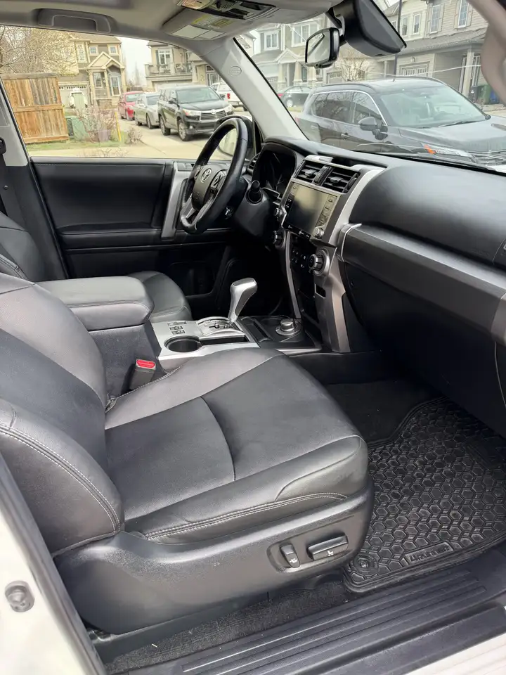 Toyota 4-Runner снимка Toyota 4-Runner