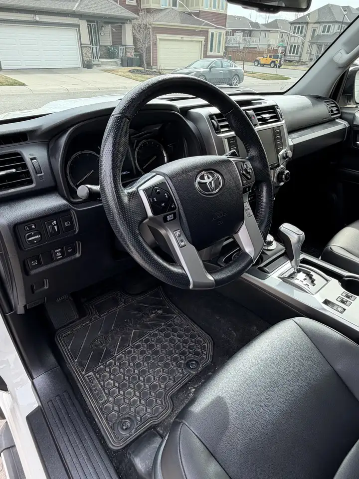 Toyota 4-Runner снимка Toyota 4-Runner