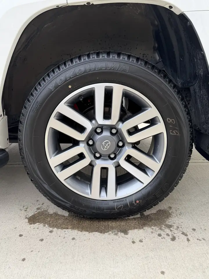 Toyota 4-Runner снимка Toyota 4-Runner