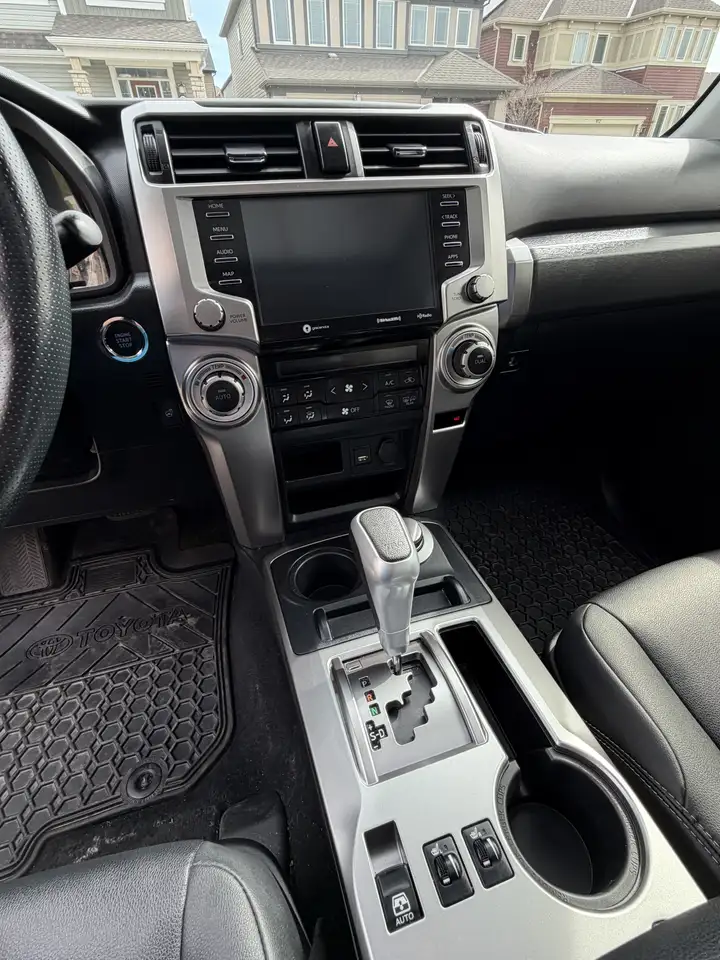 Toyota 4-Runner снимка Toyota 4-Runner