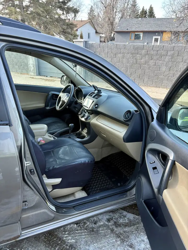 Toyota RAV 4 снимка Toyota RAV 4