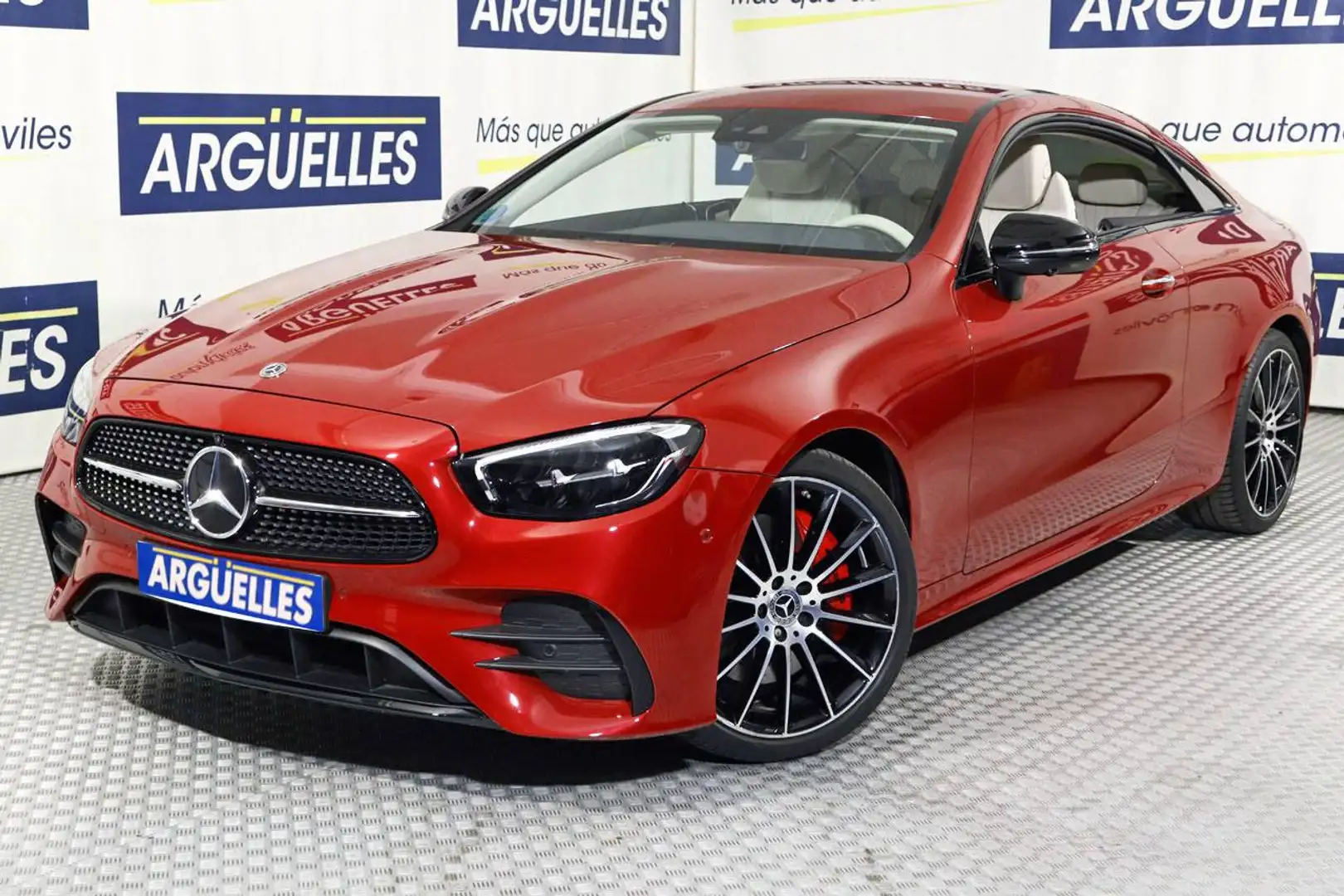 Mercedes-Benz E 350 Coupe 299cv AMG Червоний - 1