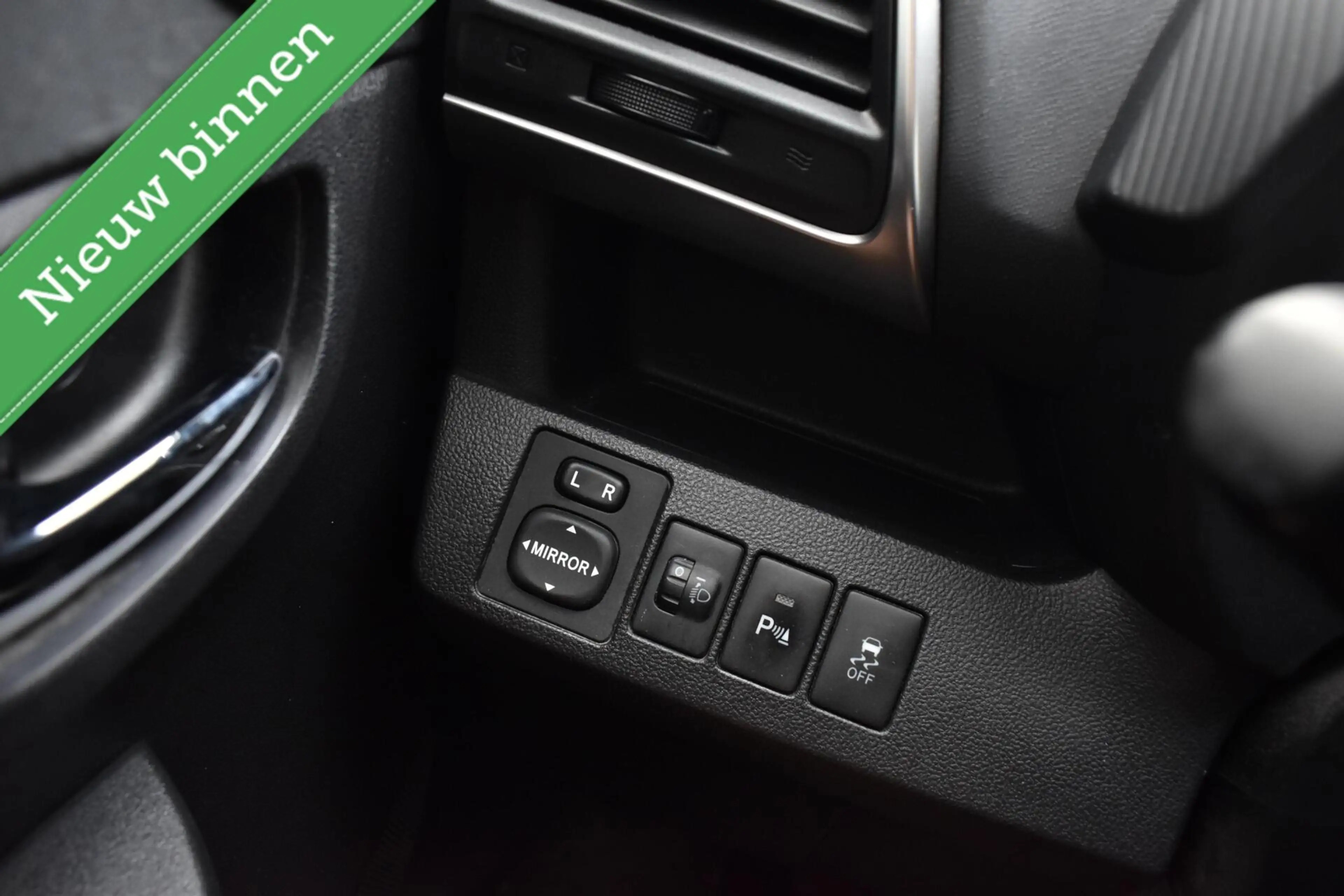 Toyota Verso-S 1.3 VVT-i NAVIGATIE/CAMERA/PDC/CLIMA/ETC.! — photo 17