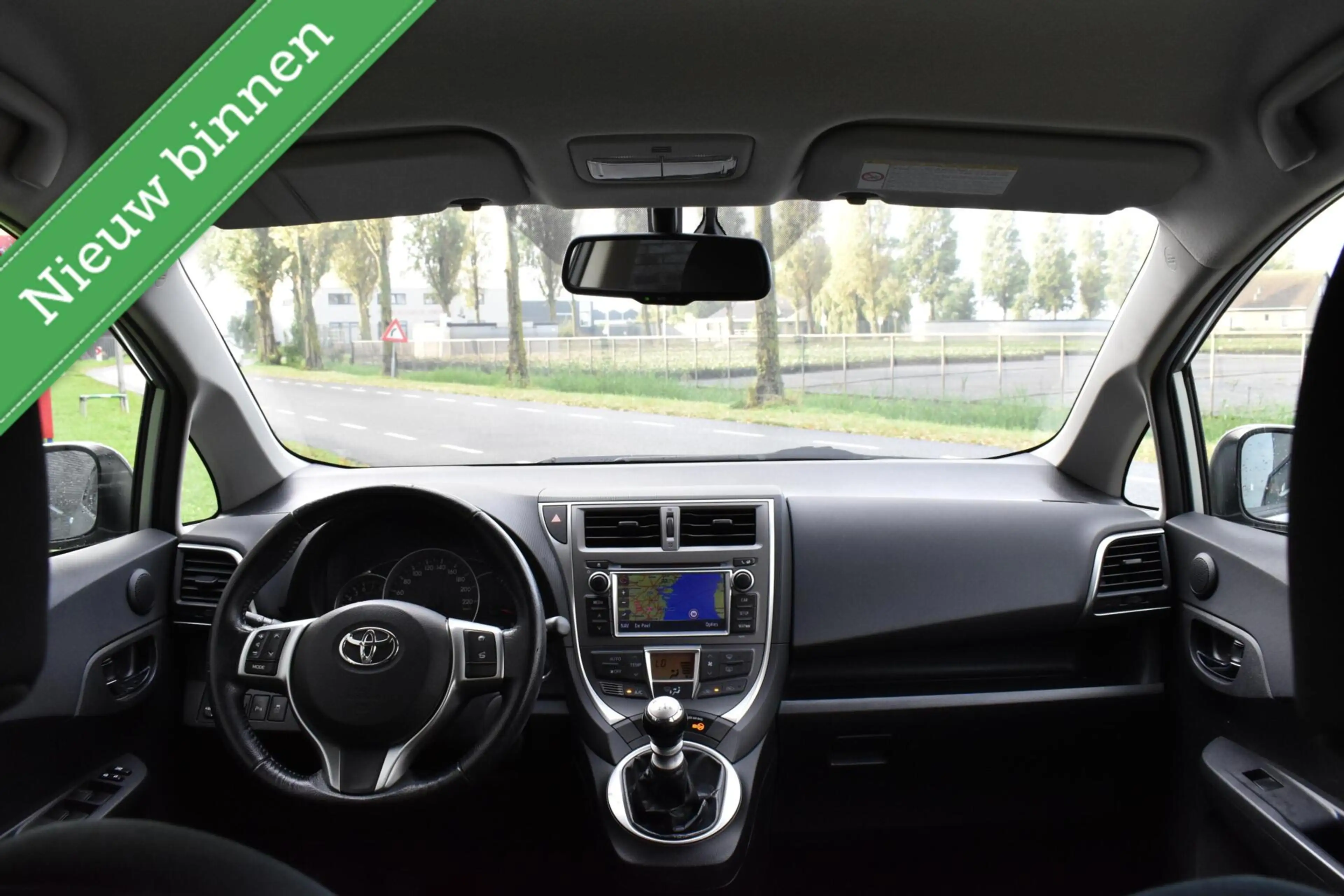 Toyota Verso-S 1.3 VVT-i NAVIGATIE/CAMERA/PDC/CLIMA/ETC.! — photo 5