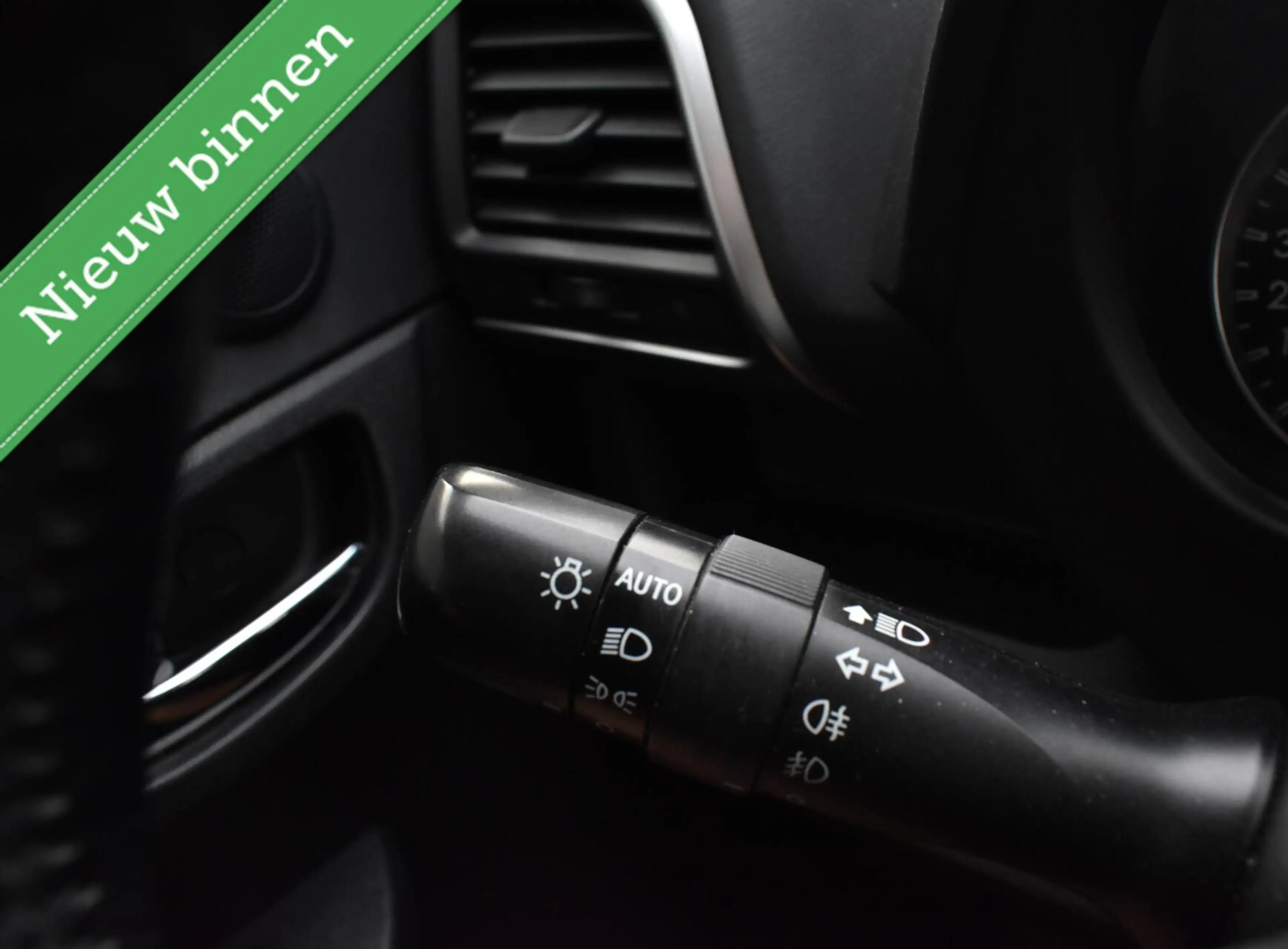 Toyota Verso-S 1.3 VVT-i NAVIGATIE/CAMERA/PDC/CLIMA/ETC.! — photo 18