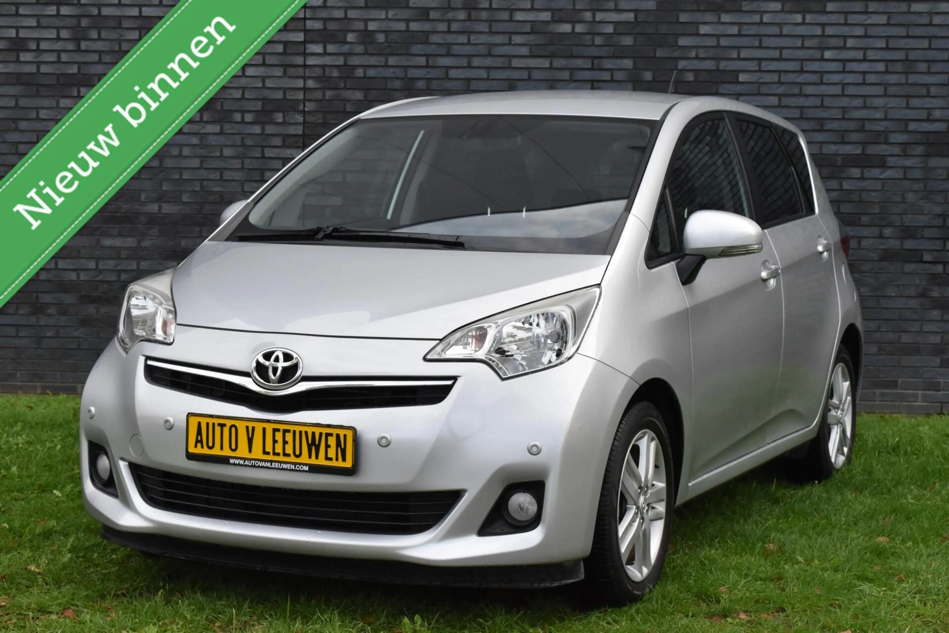 Toyota Verso-S 1.3 VVT-i NAVIGATIE/CAMERA/PDC/CLIMA/ETC.! — photo 3