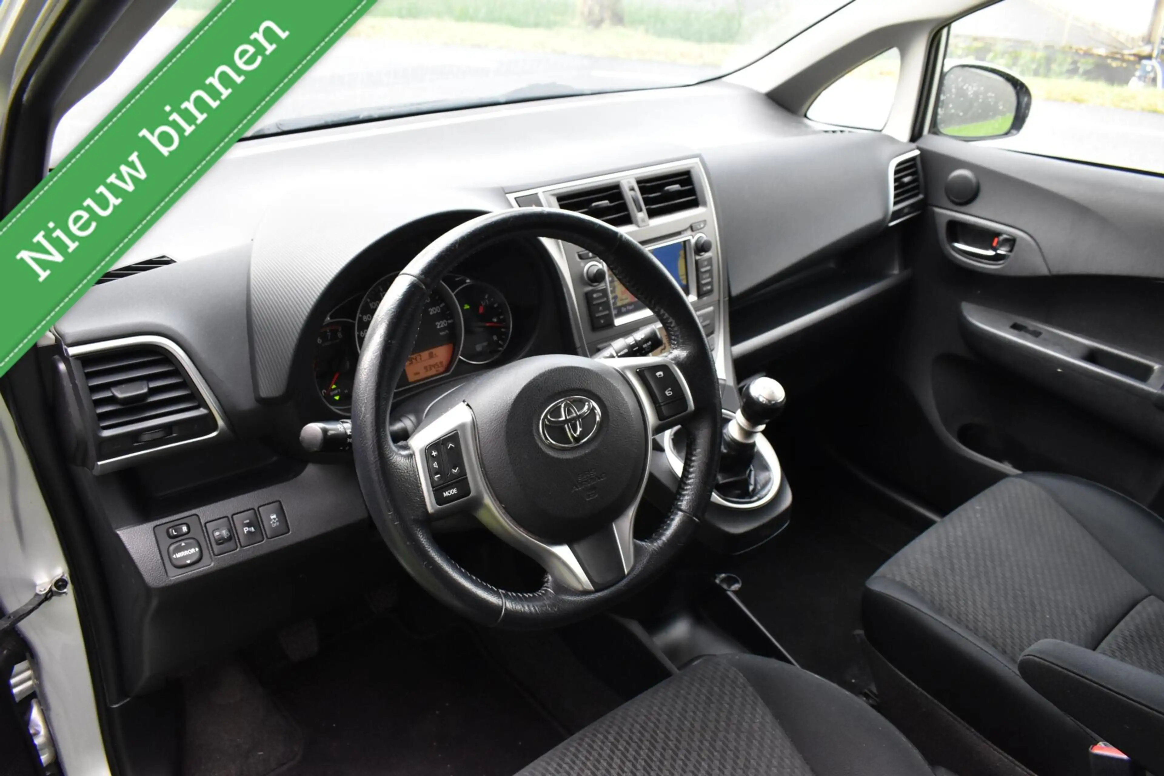Toyota Verso-S 1.3 VVT-i NAVIGATIE/CAMERA/PDC/CLIMA/ETC.! — photo 11