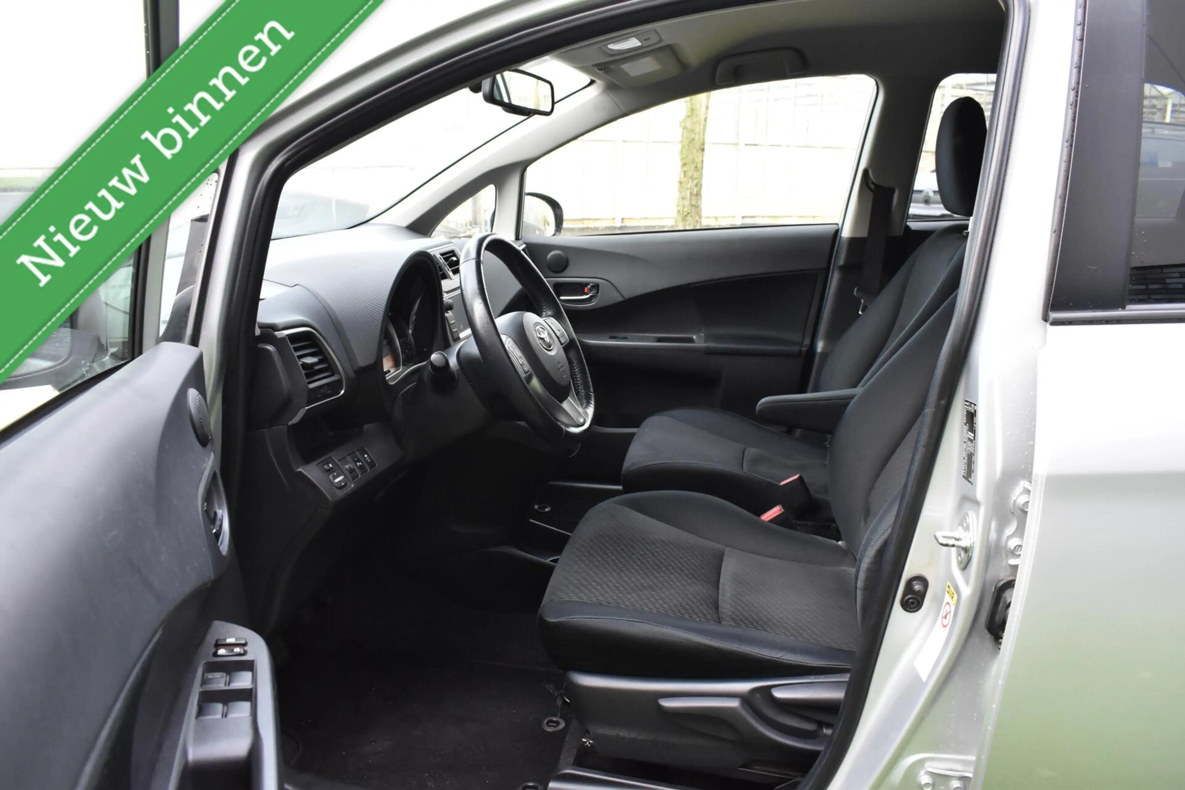Toyota Verso-S 1.3 VVT-i NAVIGATIE/CAMERA/PDC/CLIMA/ETC.! — photo 10