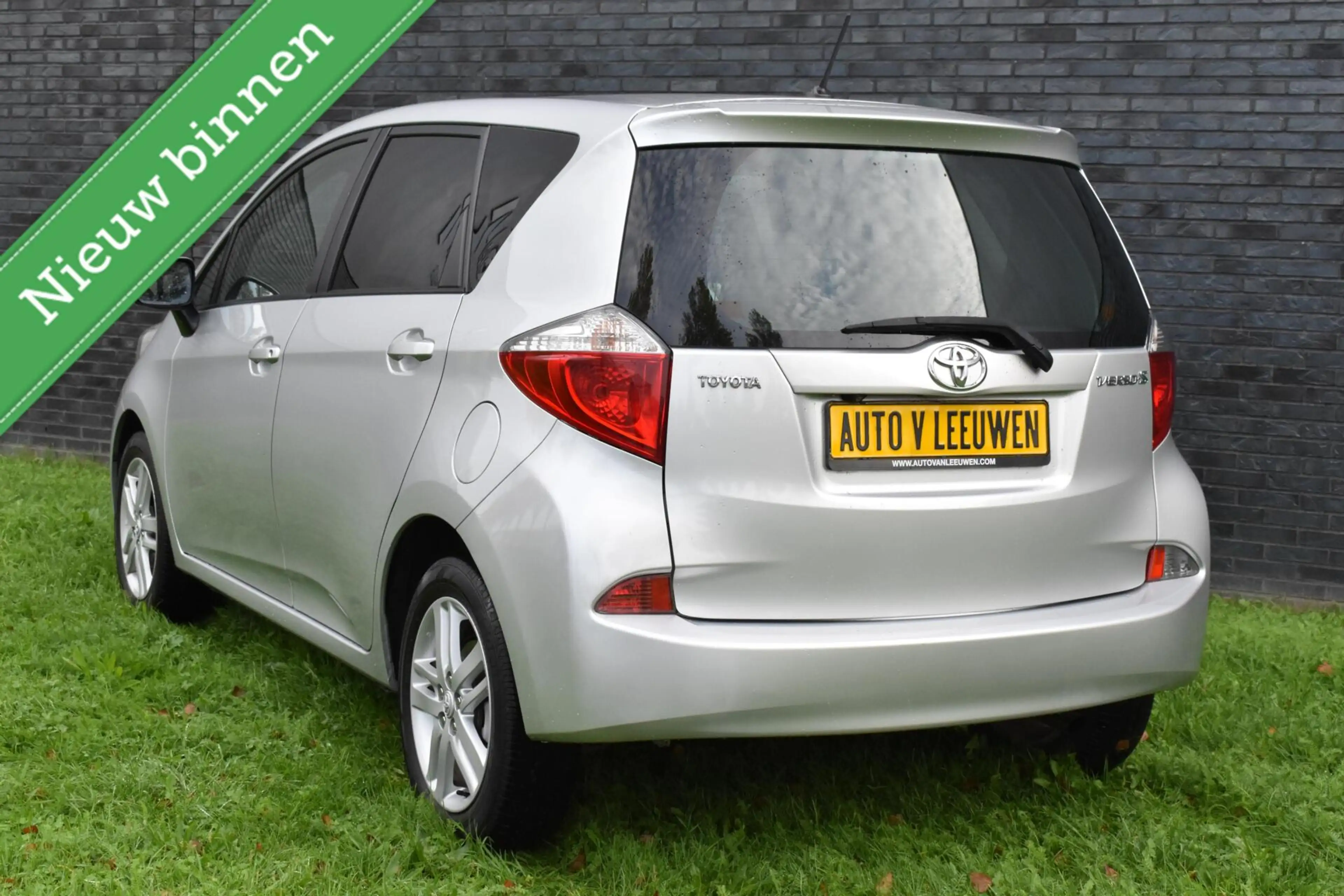 Toyota Verso-S 1.3 VVT-i NAVIGATIE/CAMERA/PDC/CLIMA/ETC.! — photo 4