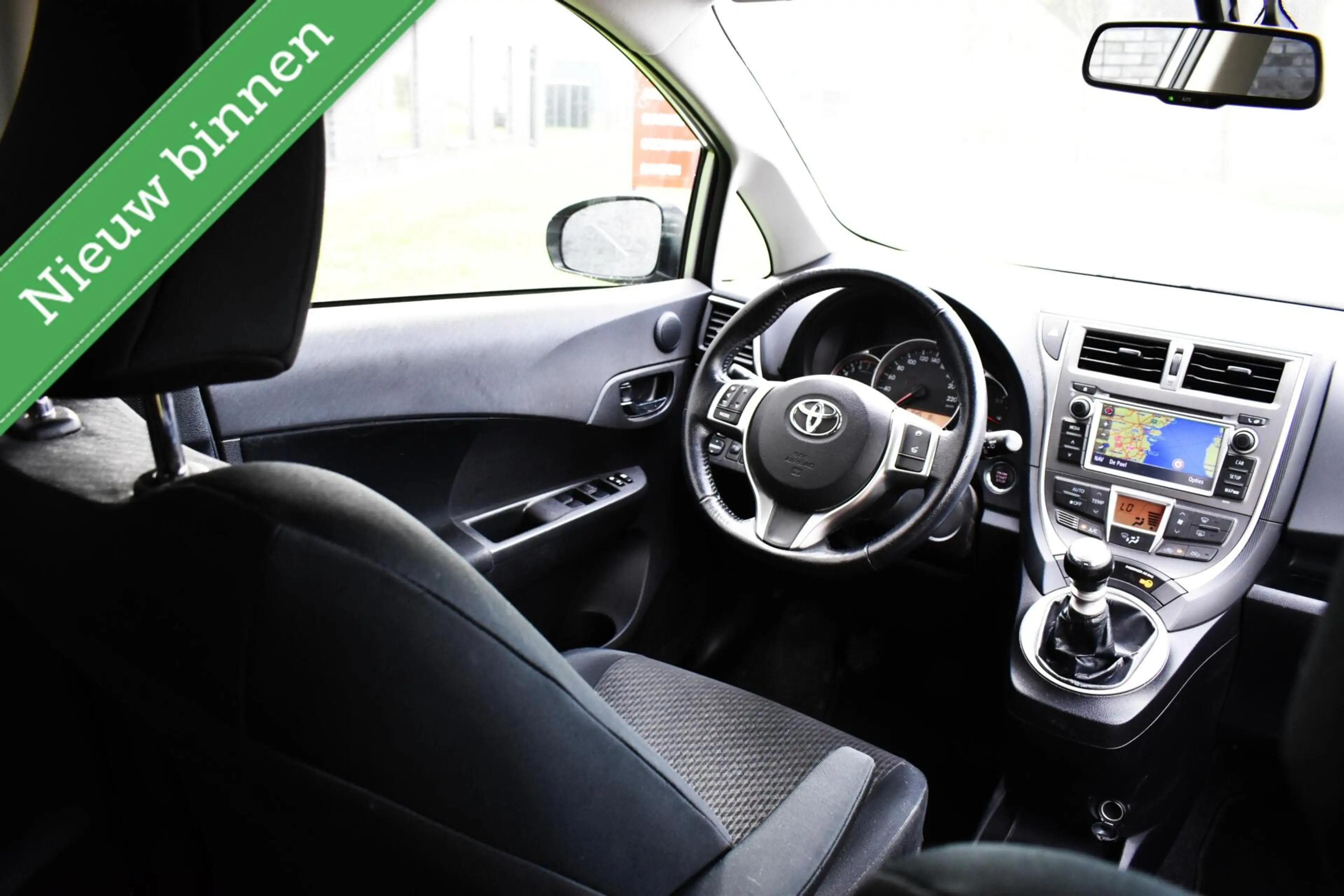 Toyota Verso-S 1.3 VVT-i NAVIGATIE/CAMERA/PDC/CLIMA/ETC.! — photo 6