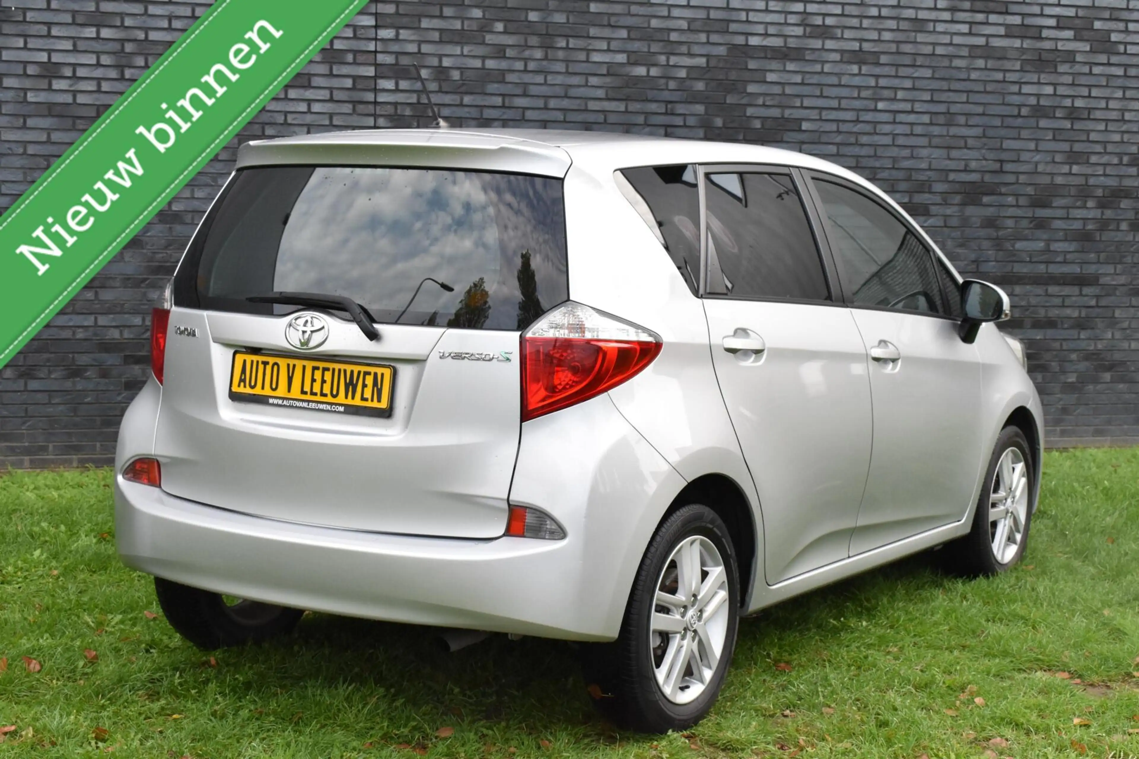 Toyota Verso-S 1.3 VVT-i NAVIGATIE/CAMERA/PDC/CLIMA/ETC.! — photo 2