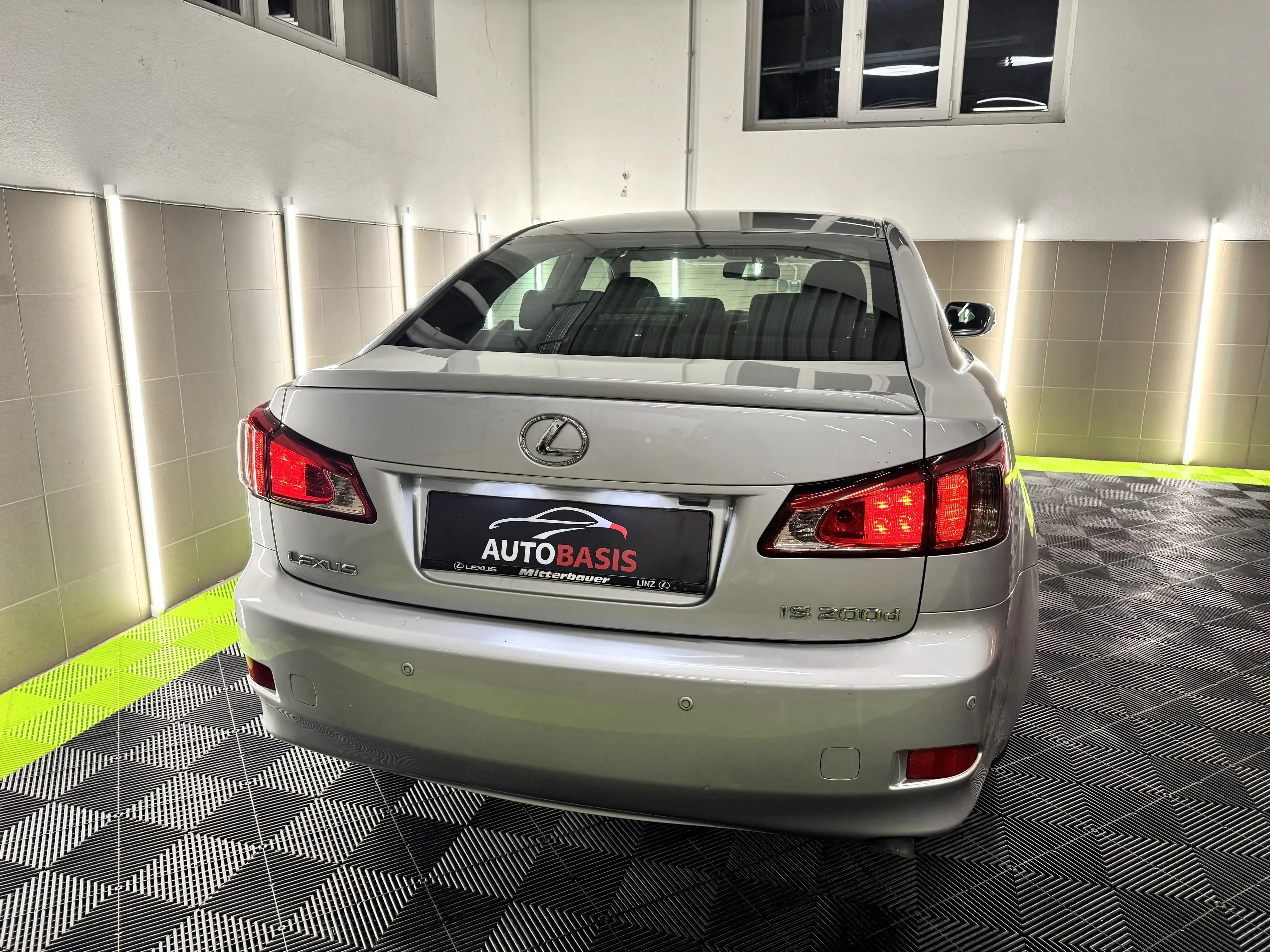 Lexus IS 200 IS200D F-Sport/Standheizung/PDC/SHZ/Tempomat/Klima — photo 11