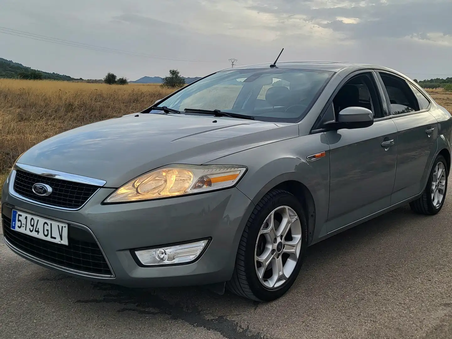 Ford Mondeo Mondeo 1.8TDCi Trend Trend Plateado - 1