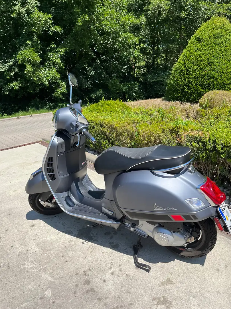 Vespa GTS 300 Grau - 2