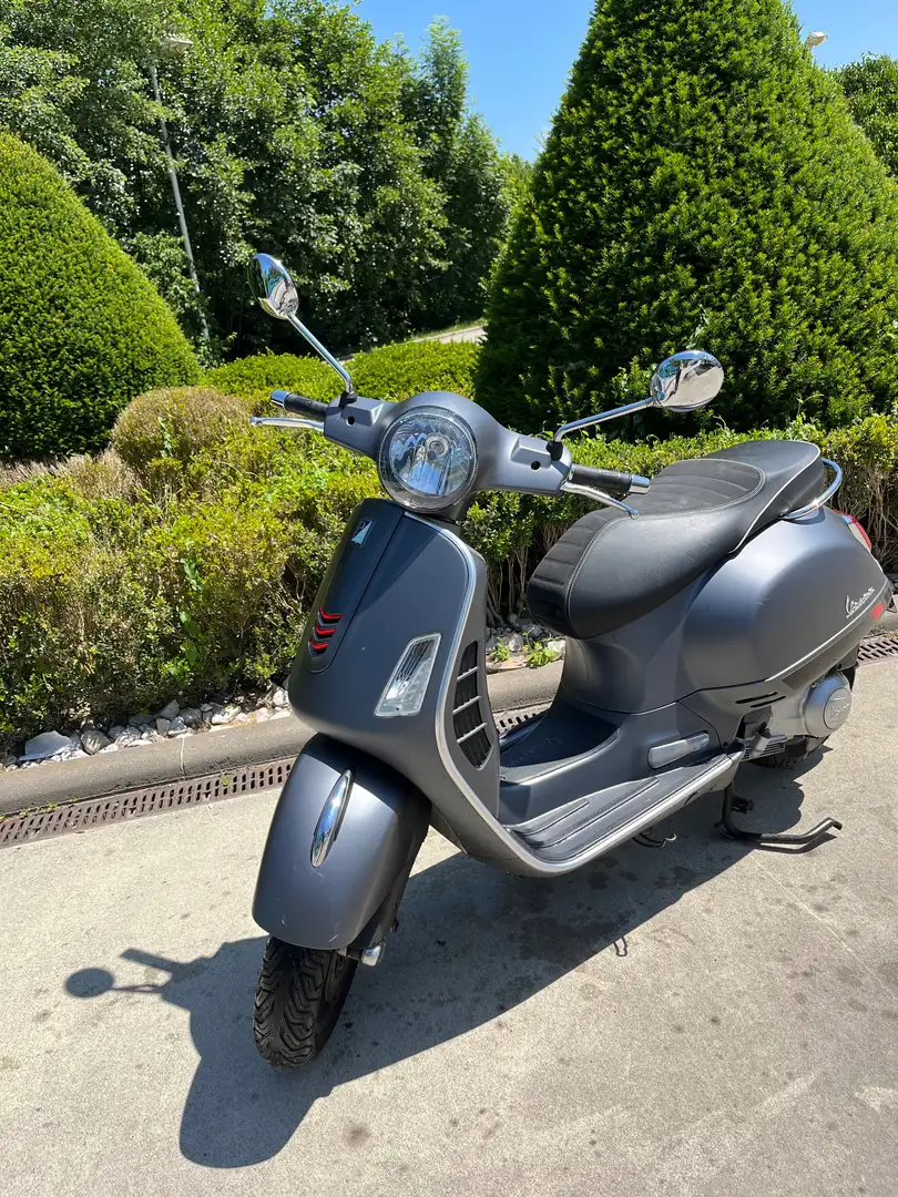 Vespa GTS 300 Grau - 1