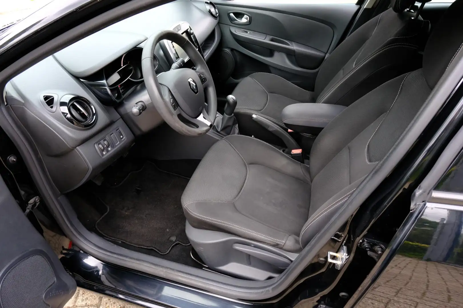 Renault Clio 1.5 dCi ECO Expression Navi|Airco|Cruise Zwart - 2