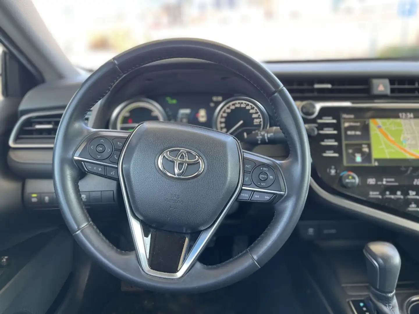 Toyota Camry Híbrido Advanced Aut. Gris - 1