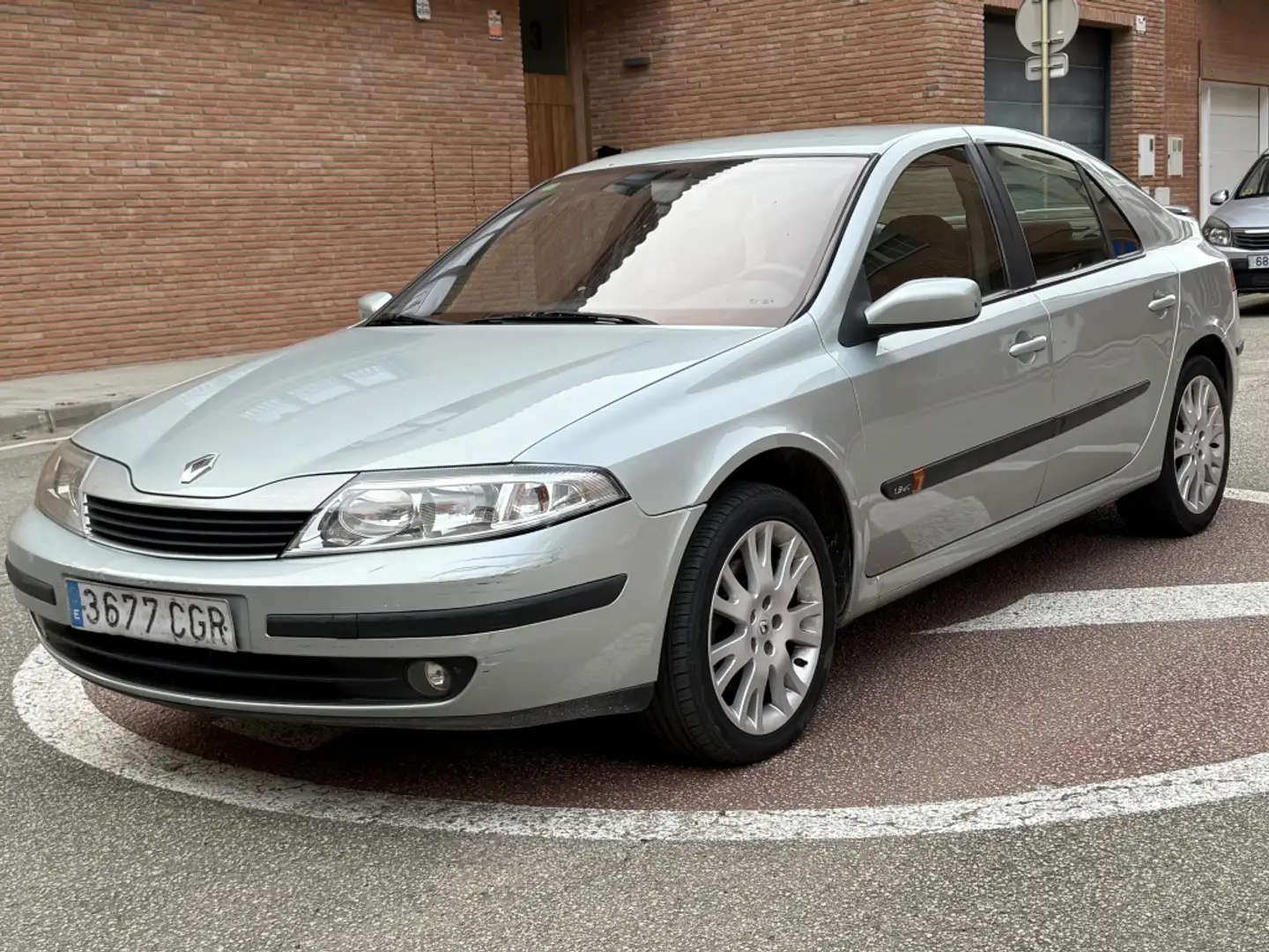 Renault Laguna 1.9DCi Dynamique 120 Grau - 1