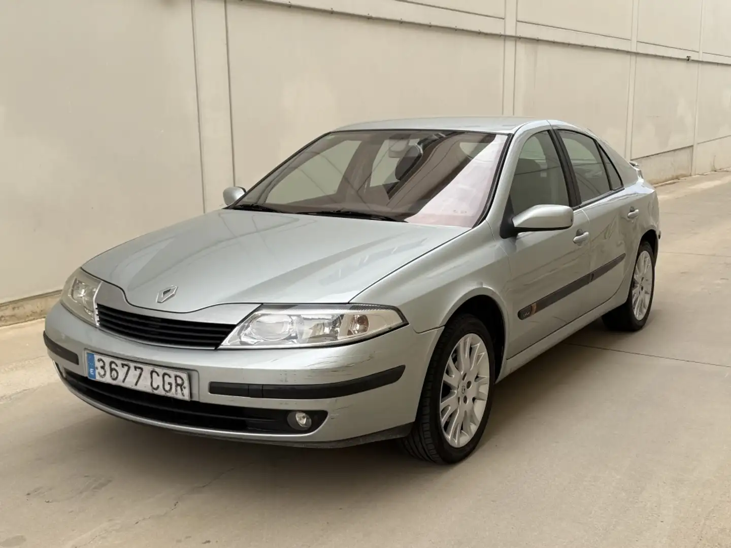Renault Laguna 1.9DCi Dynamique 120 Gris - 1