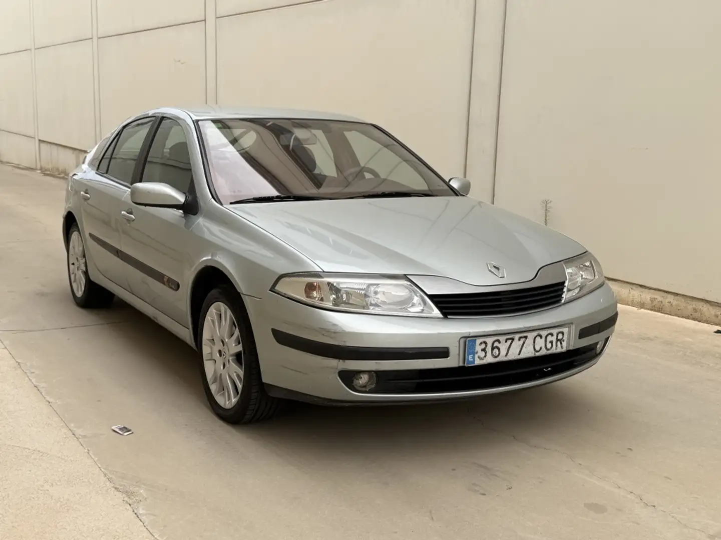 Renault Laguna 1.9DCi Dynamique 120 Gris - 2