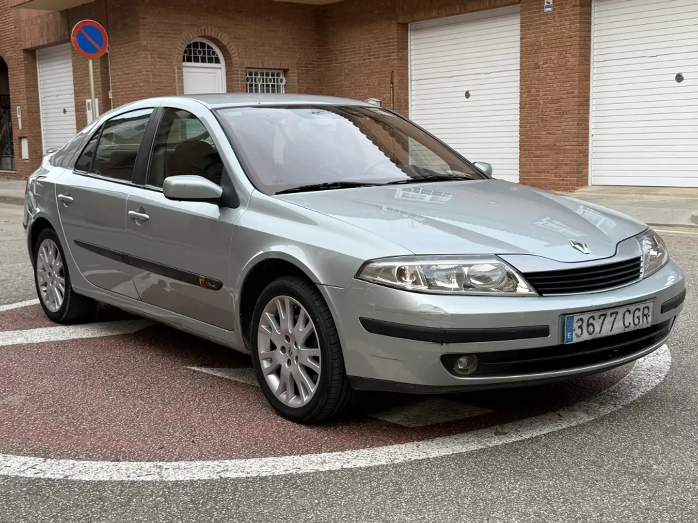 Renault Laguna 1.9DCi Dynamique 120 Grau - 2