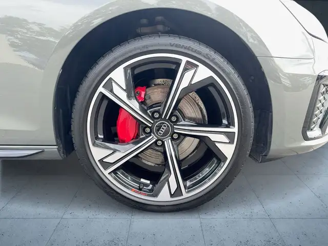 Audi A4 view 7