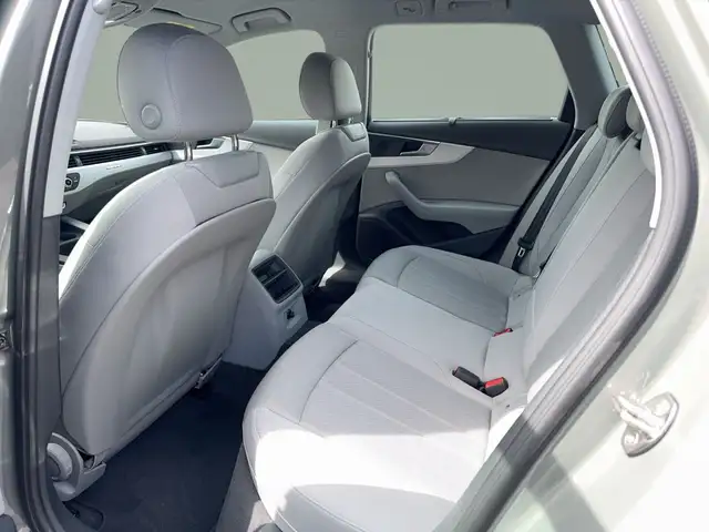Audi A4 view 12