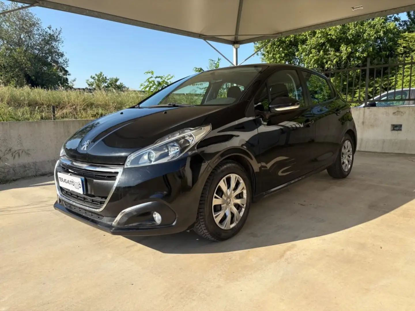 Peugeot 208 1.2 82cv 5 porte POCHI CHILOMETRI OK NEOPATENTATI Zwart - 1