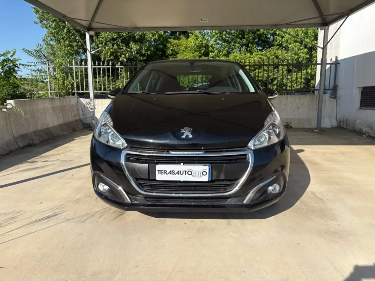 Peugeot 208 1.2 82cv 5 porte POCHI CHILOMETRI OK NEOPATENTATI Zwart - 2