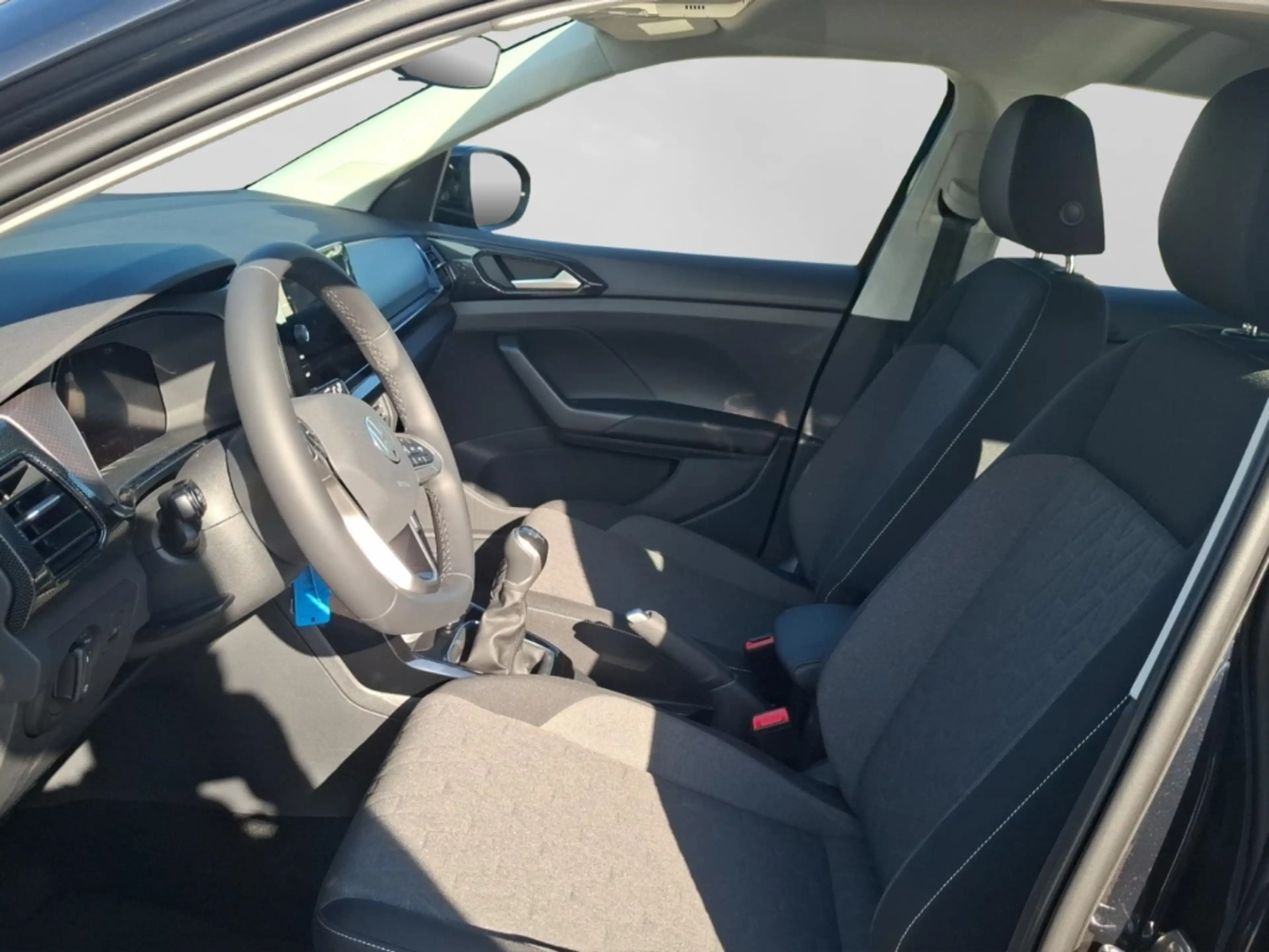 Volkswagen T-Cross Life 1.0 l TSI 70 kW (95 PS) 5-Gang — photo 8