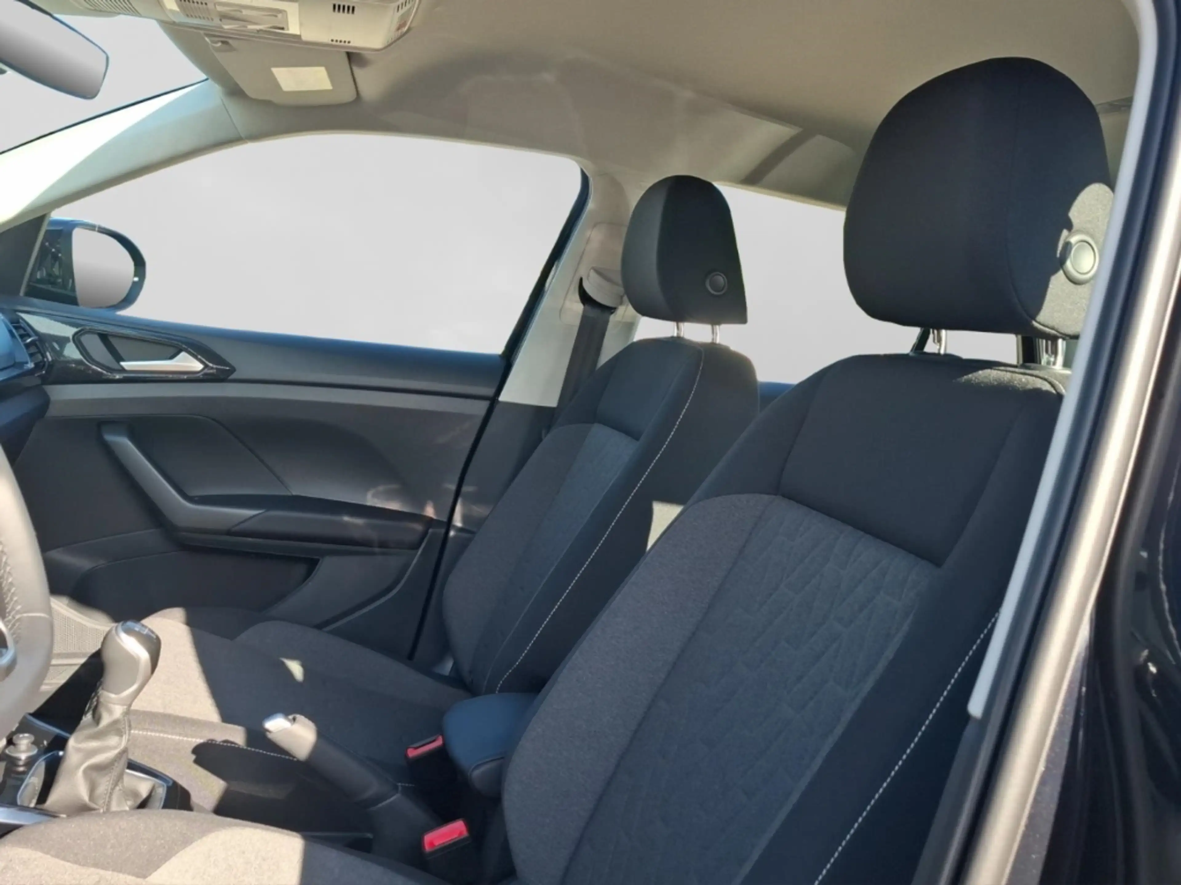 Volkswagen T-Cross Life 1.0 l TSI 70 kW (95 PS) 5-Gang — photo 11