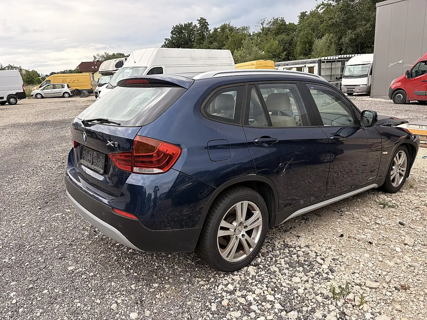 BMW X1 xDrive18d Österreich Paket Blau - 2