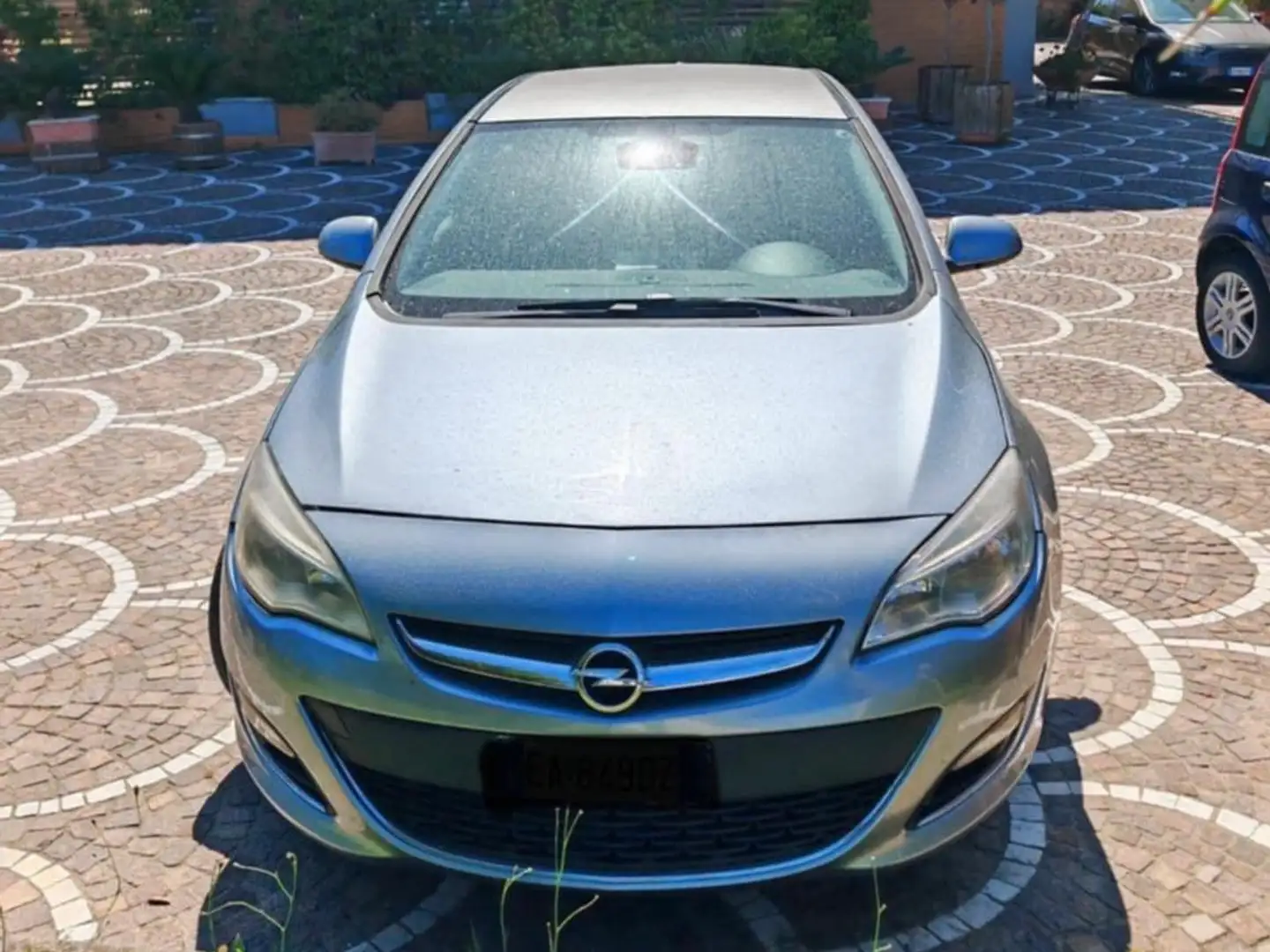 Opel Astra Astra IV 2010 5p 1.6 Cosmo 115cv Gris - 1