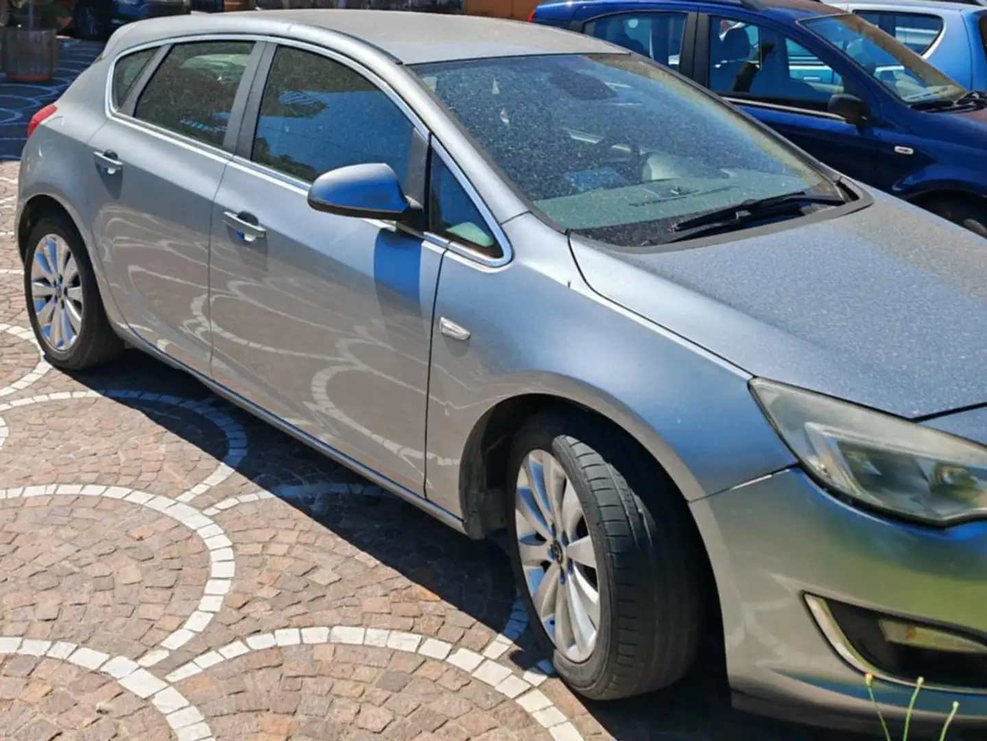 Opel Astra Astra IV 2010 5p 1.6 Cosmo 115cv Gris - 2