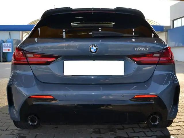 BMW 1 Series view 5