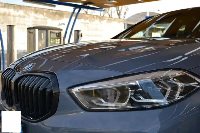 BMW 1 Series view 6
